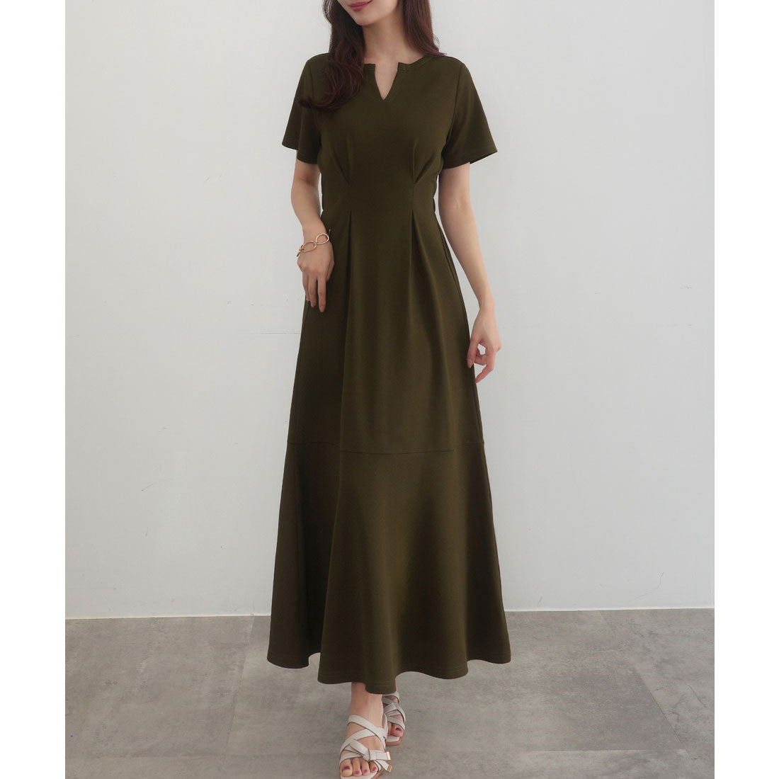 セネア CENEA CENEA キーネックタックデザインワンピース (カーキ) カーキ