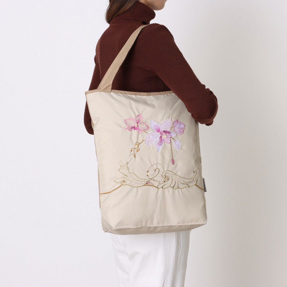 シノワズリーモダンキョウト シノワズリーモダン京都 蘭花オーガンジー刺繍 防水・撥水トートバッグ ホワイト (ホワイト) ホワイト
