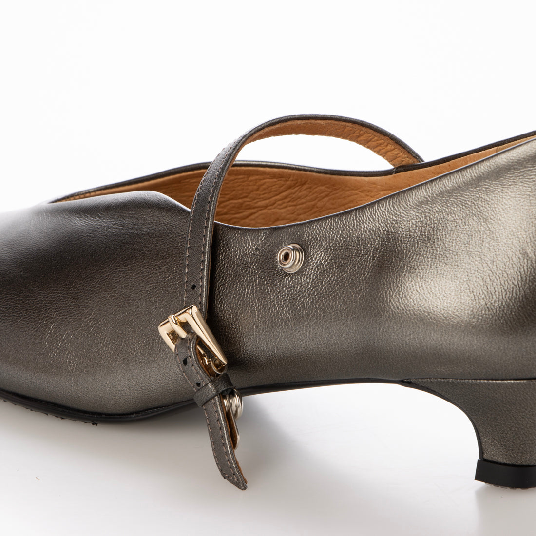 シプレ CHYPRE 3.5cmスクエアトウシーリング仕様ストラップ付きソフトパンプス (ダークシルバー) ダークシルバー