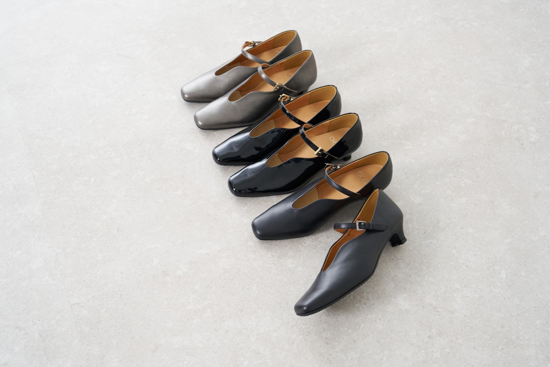 シプレ CHYPRE 3.5cmスクエアトウシーリング仕様ストラップ付きソフトパンプス (ダークシルバー) ダークシルバー