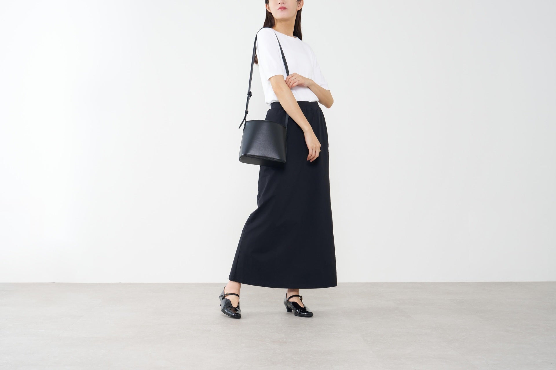 シプレ CHYPRE 3.5cmスクエアトウシーリング仕様ストラップ付きソフトパンプス (ダークシルバー) ダークシルバー