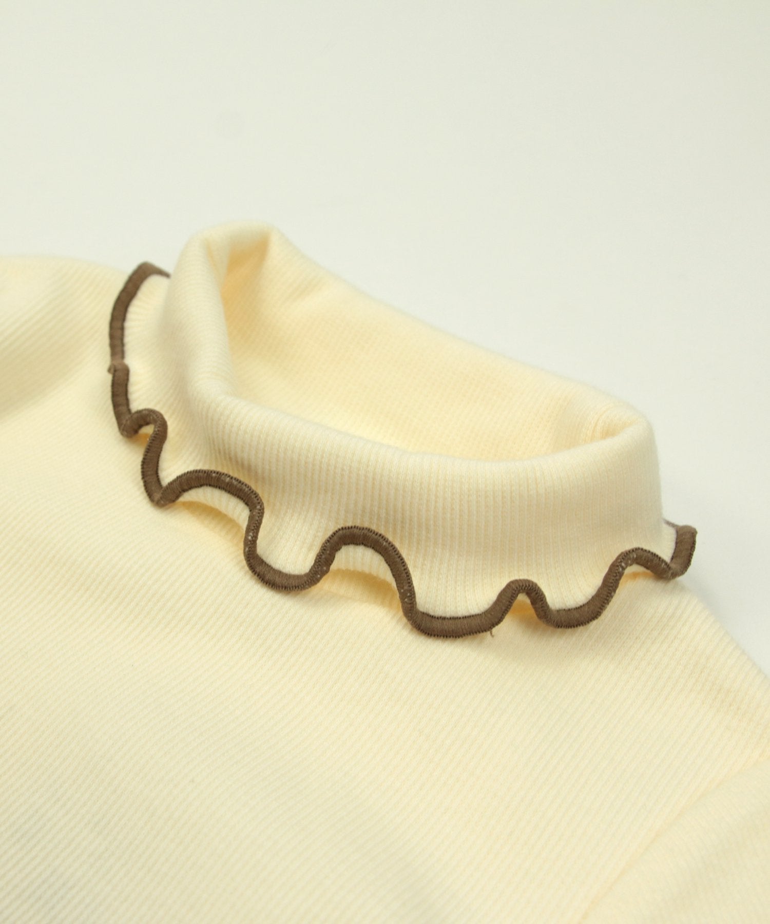 チルツー chil2 リブハイネックカットソー