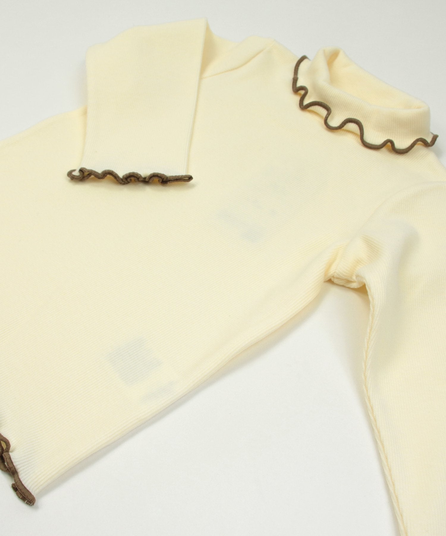 チルツー chil2 リブハイネックカットソー