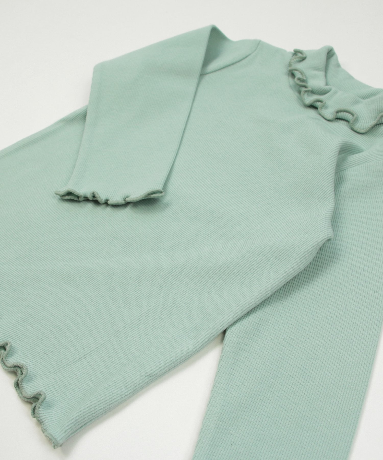 チルツー chil2 リブハイネックカットソー