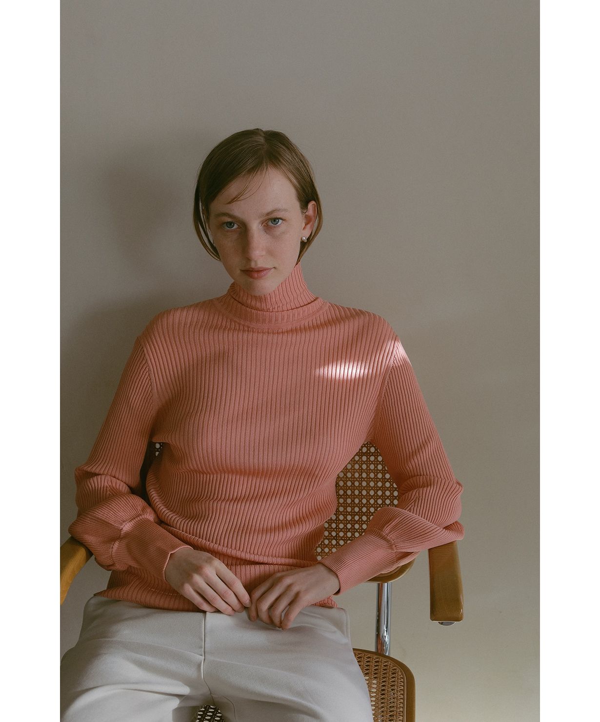 マノフ MANOF TURTLE NECK WIDE SLEEVE RIB KNIT (PINK) PINK