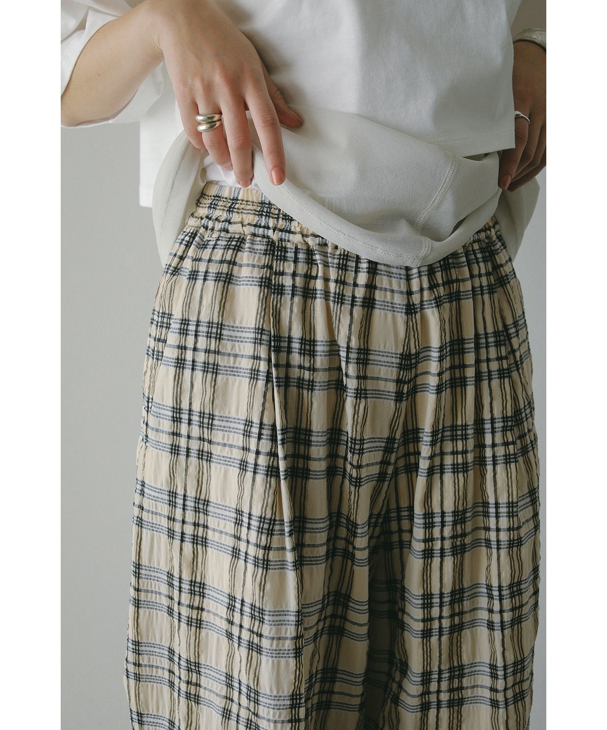 マノフ MANOF BELTED GATHER PANTS (CAMEL) CAMEL