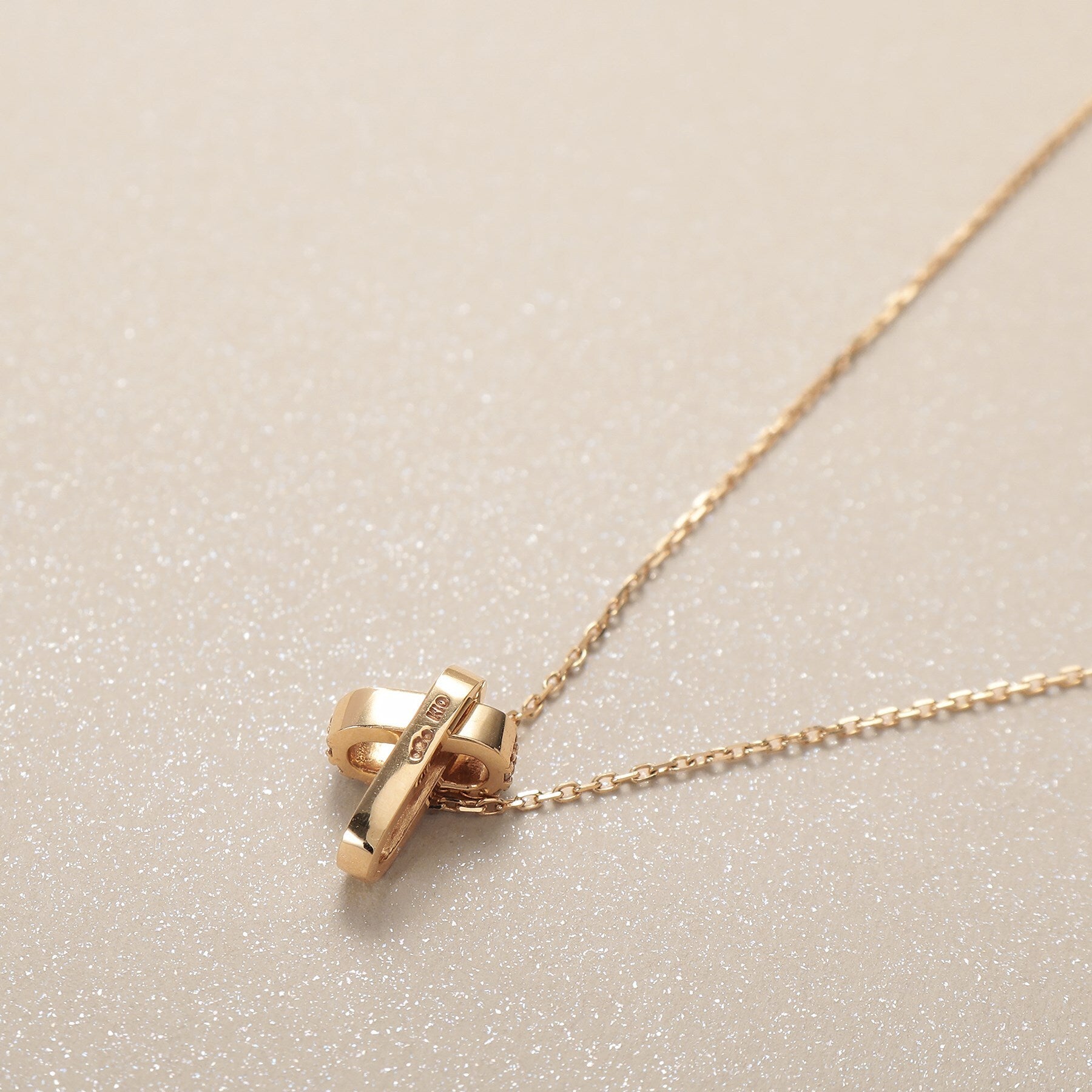 ココシュニック COCOSHNIK K10ダイヤモンド アシンメトリークロス ネックレス (アイボリー(104)) アイボリー(104)