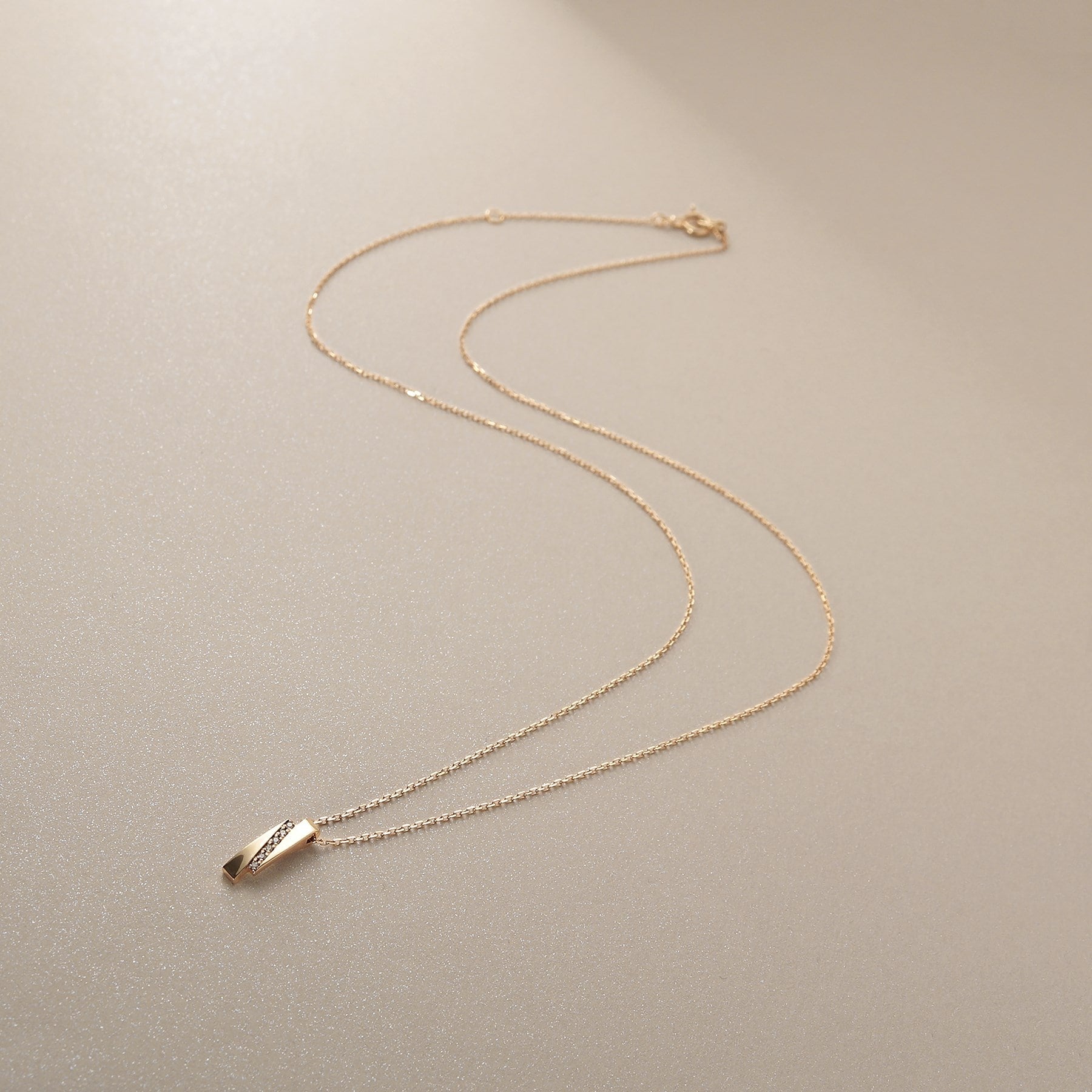 ココシュニック COCOSHNIK K10ダイヤモンド シフテッドレクタングル ネックレス (アイボリー(104)) アイボリー(104)