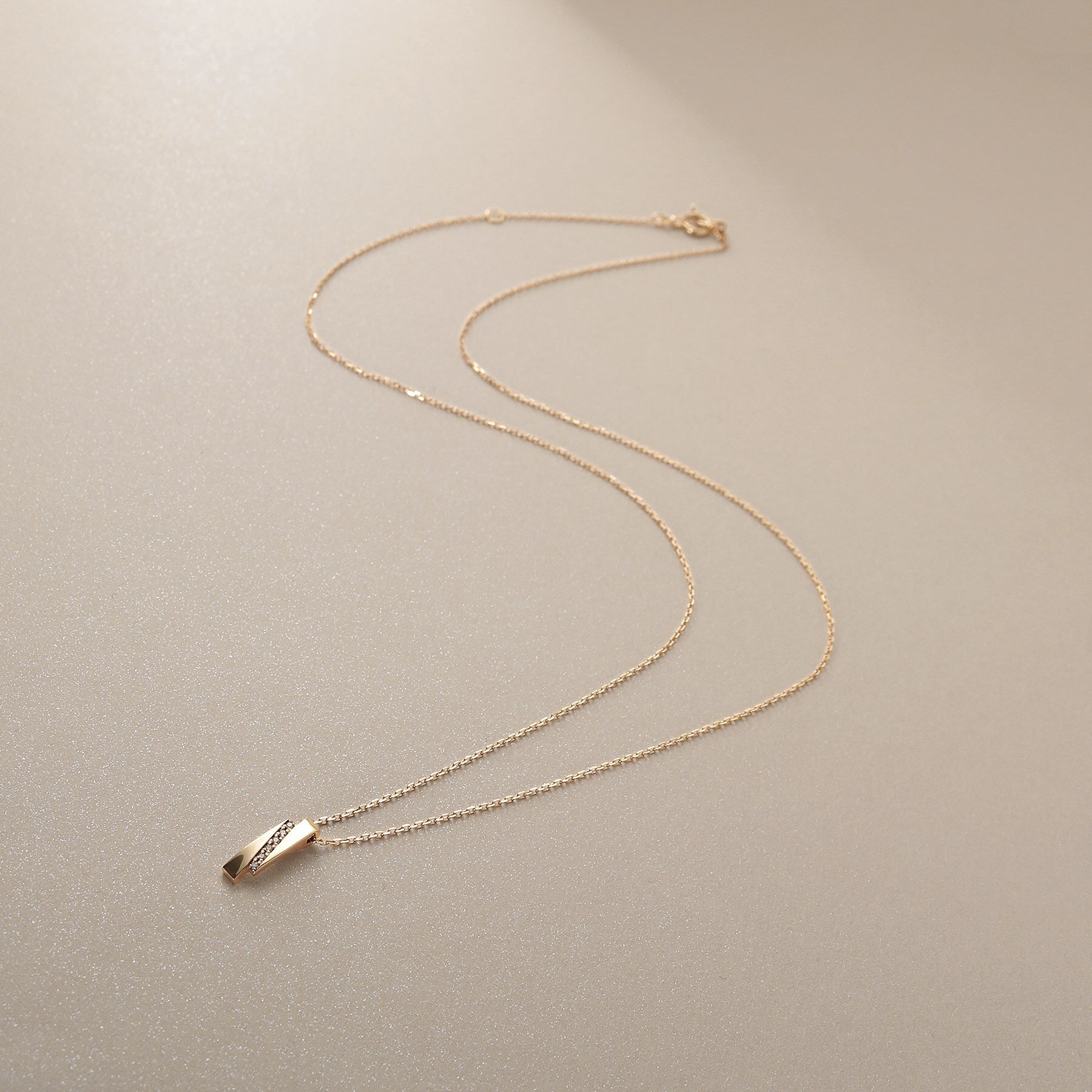 ココシュニック COCOSHNIK K10ダイヤモンド シフテッドレクタングル ネックレス (アイボリー(104)) アイボリー(104)