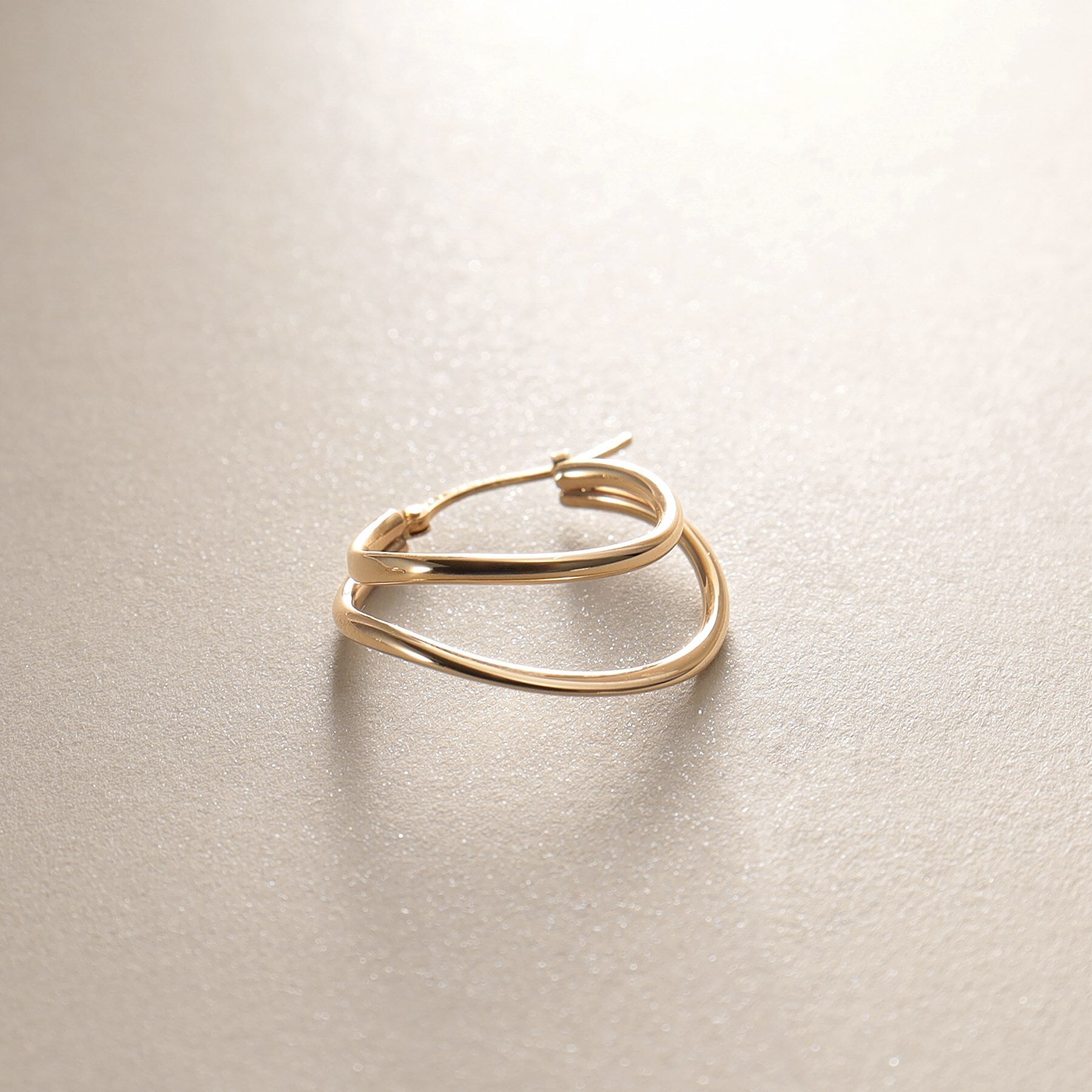 ココシュニック COCOSHNIK K10中空カーブダブル フープピアス (イエローゴールド(100)) イエローゴールド(100)