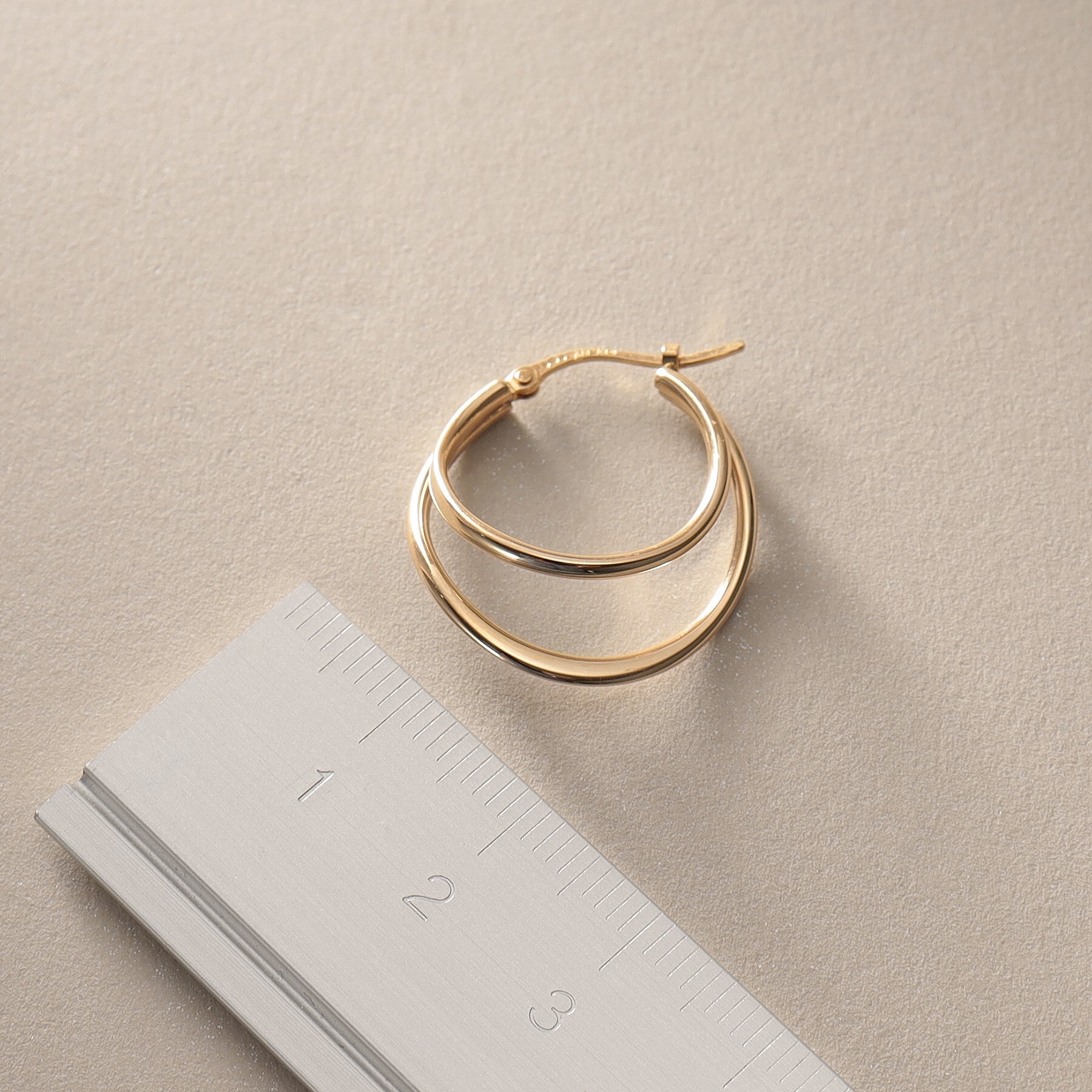 ココシュニック COCOSHNIK K10中空カーブダブル フープピアス (イエローゴールド(100)) イエローゴールド(100)