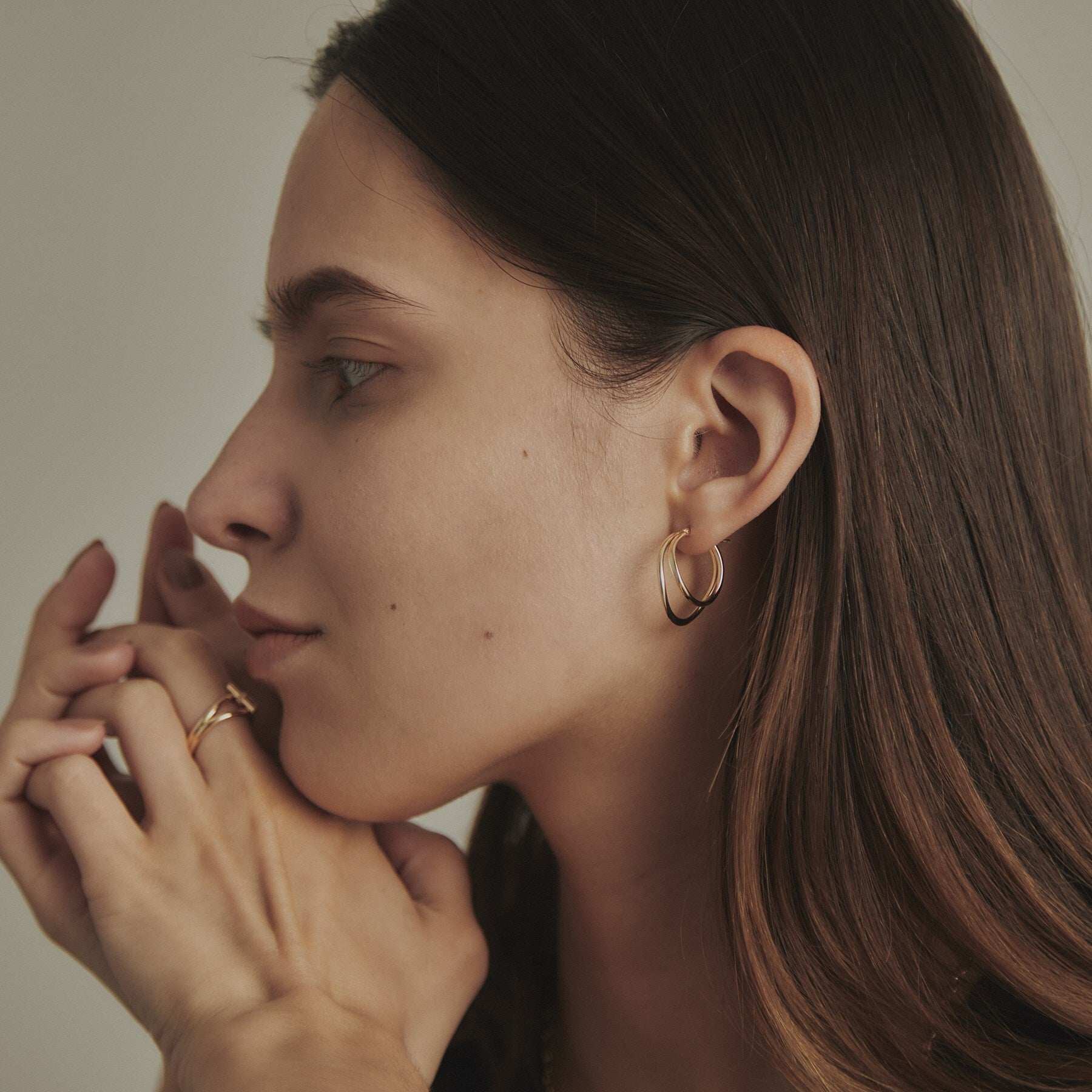 ココシュニック COCOSHNIK K10中空カーブダブル フープピアス (イエローゴールド(100)) イエローゴールド(100)