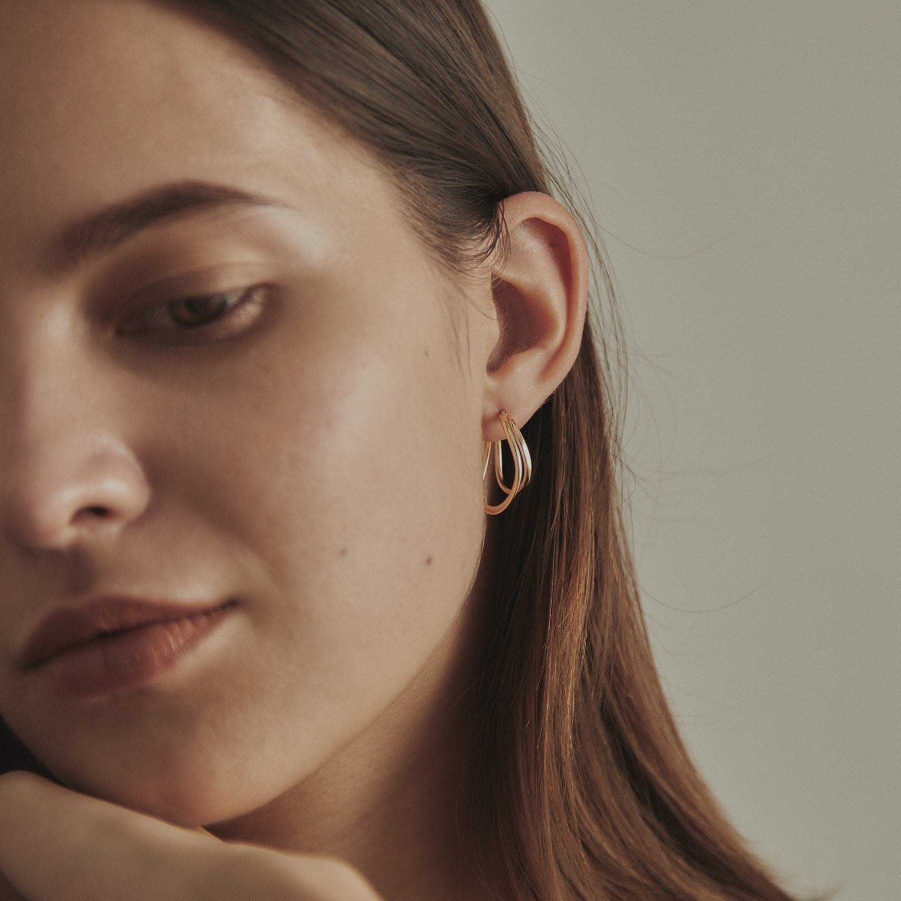 ココシュニック COCOSHNIK K10中空カーブダブル フープピアス (イエローゴールド(100)) イエローゴールド(100)