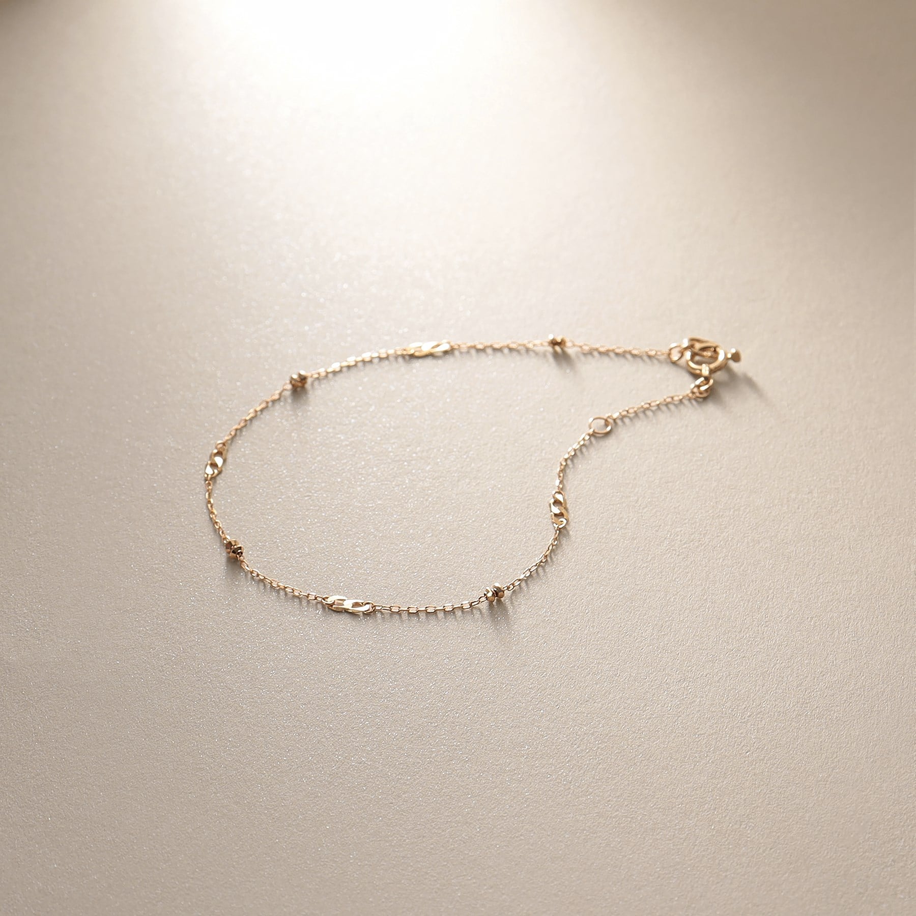 ココシュニック COCOSHNIK K18フラットキヘイ×カットビーズ ブレスレット (イエローゴールド(100)) イエローゴールド(100)