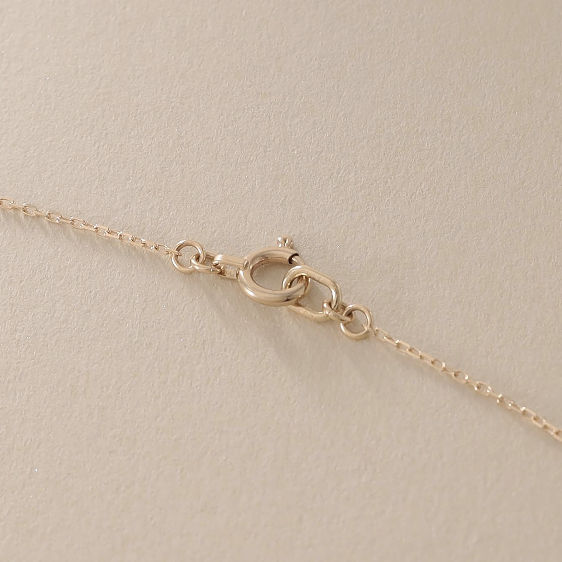 ココシュニック COCOSHNIK ダイヤモンド 馬蹄モチーフ ネックレス (イエローゴールド) ゴールド