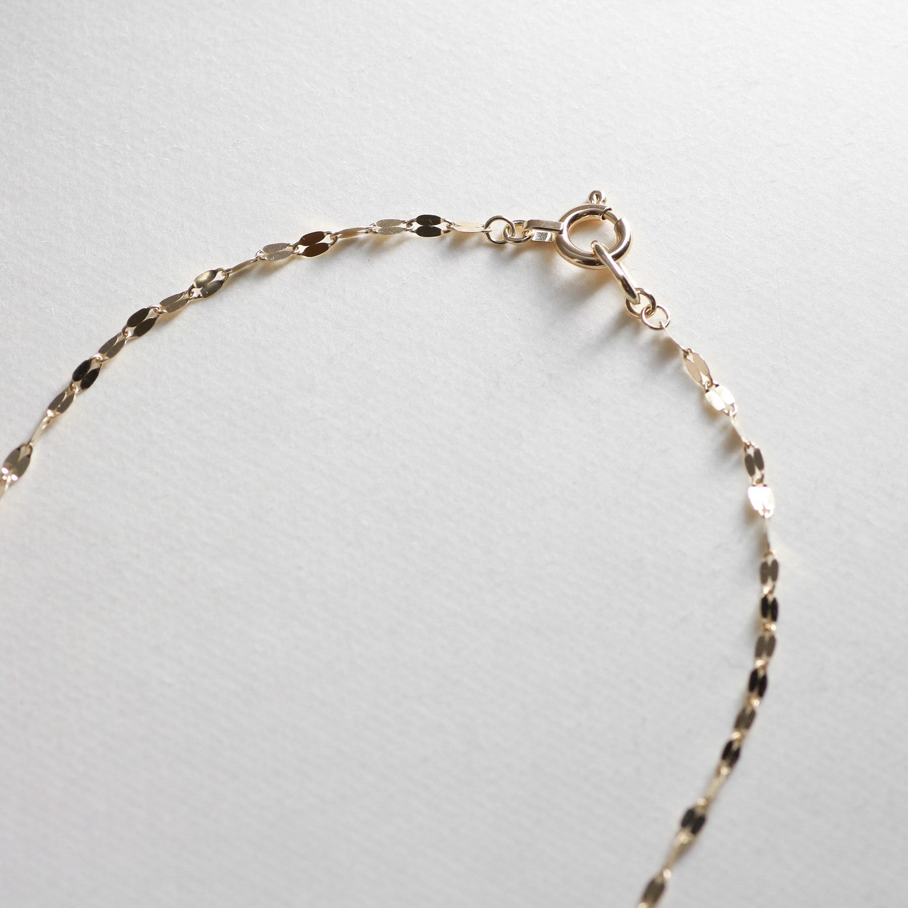 ココシュニック COCOSHNIK フラワークロス ネックレス (イエローゴールド) イエローゴールド(100)