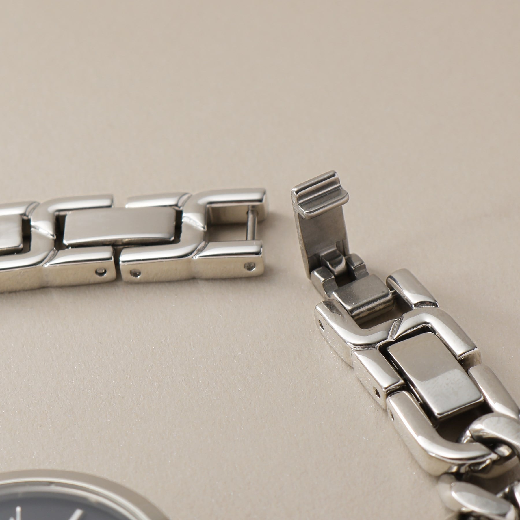 COCOSHNIK SS 圓形鏈條皮帶手錶