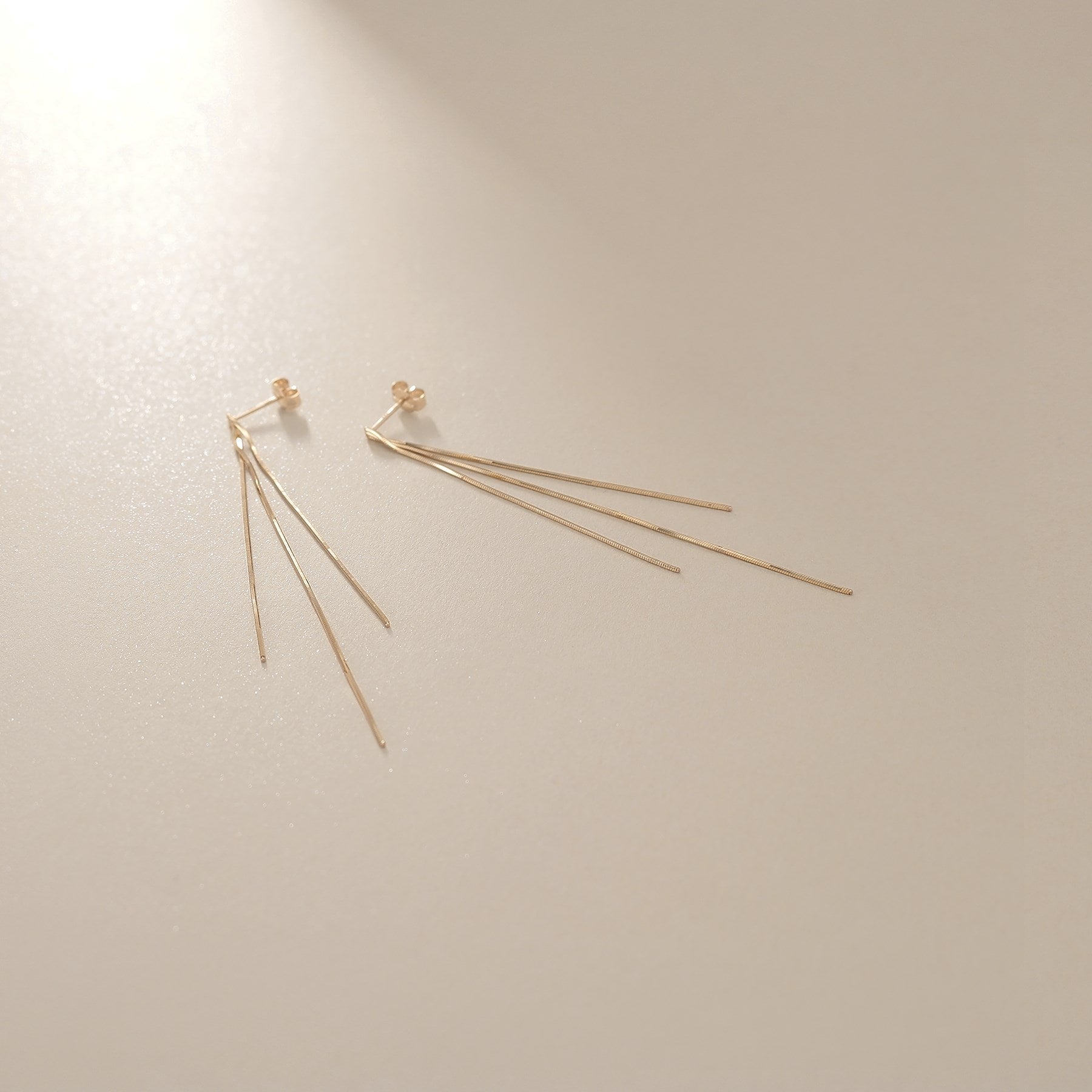 ココシュニック COCOSHNIK K10コンパクトチェーン フリンジ スタッドピアス イエローゴールド(100)