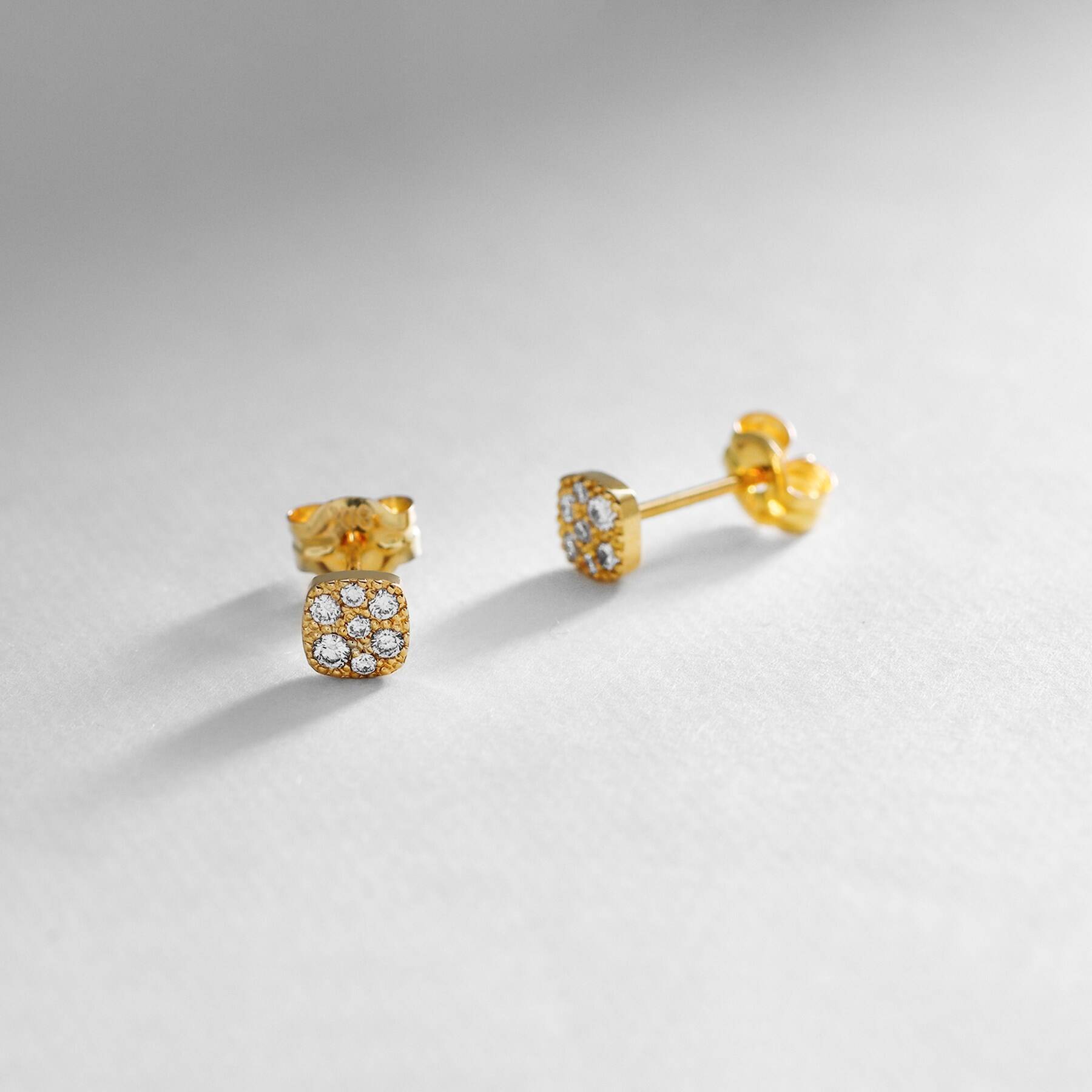 ココシュニック COCOSHNIK K18ダイヤモンド ランダムパヴェ スクエア スタッドピアス (イエローゴールド) イエローゴールド(104)