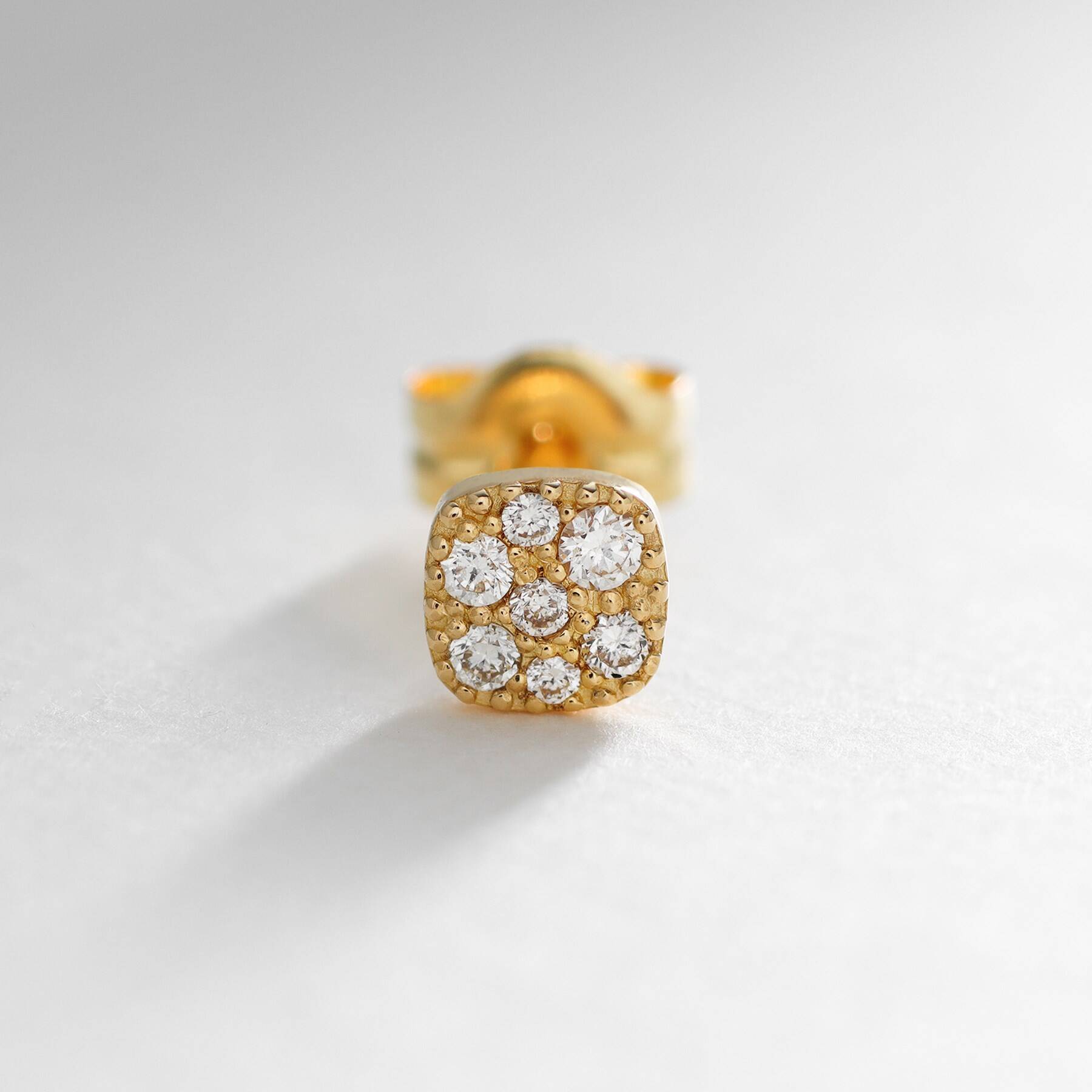 ココシュニック COCOSHNIK K18ダイヤモンド ランダムパヴェ スクエア スタッドピアス (イエローゴールド) イエローゴールド(104)