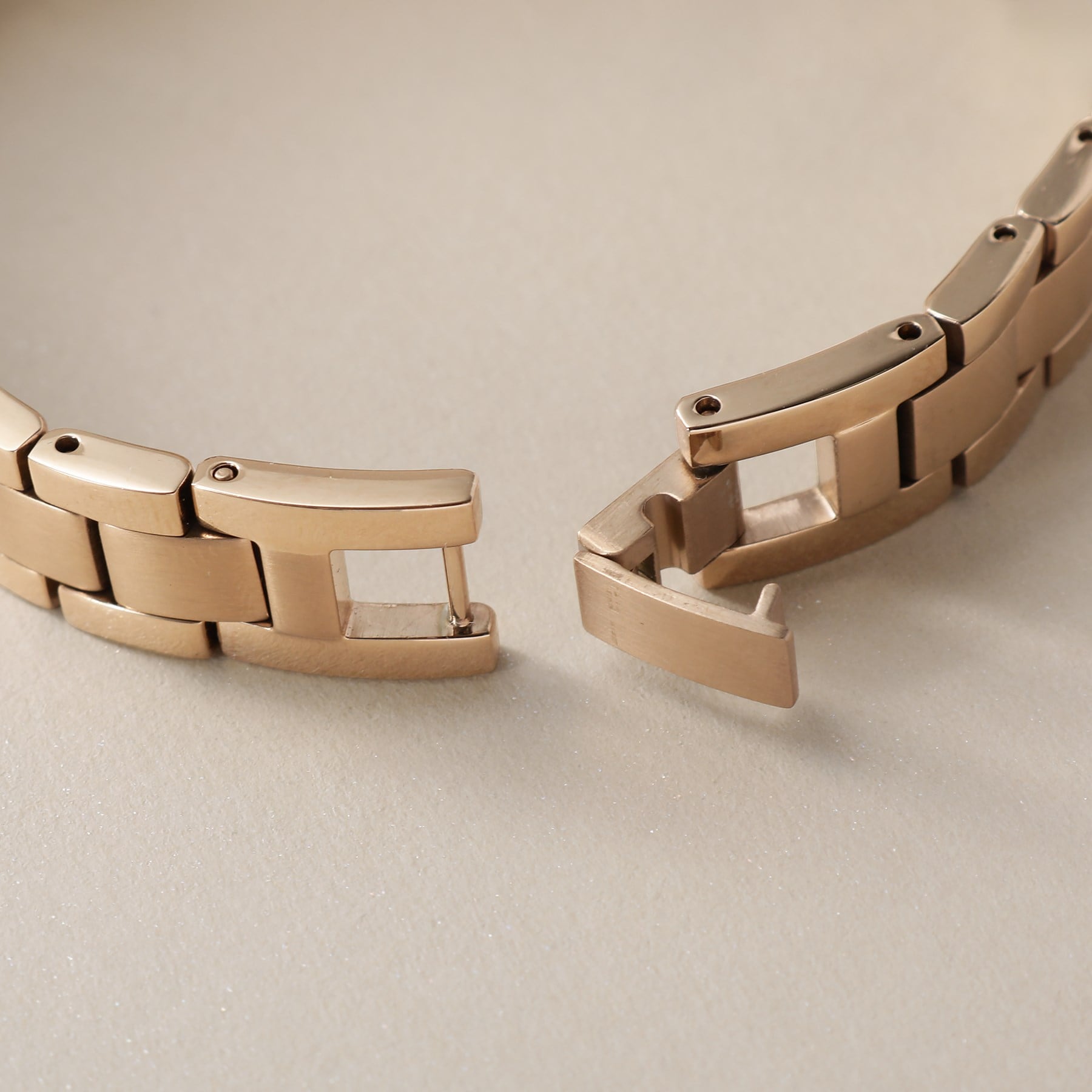 COCOSHNIK RG Square Metal Band Watch