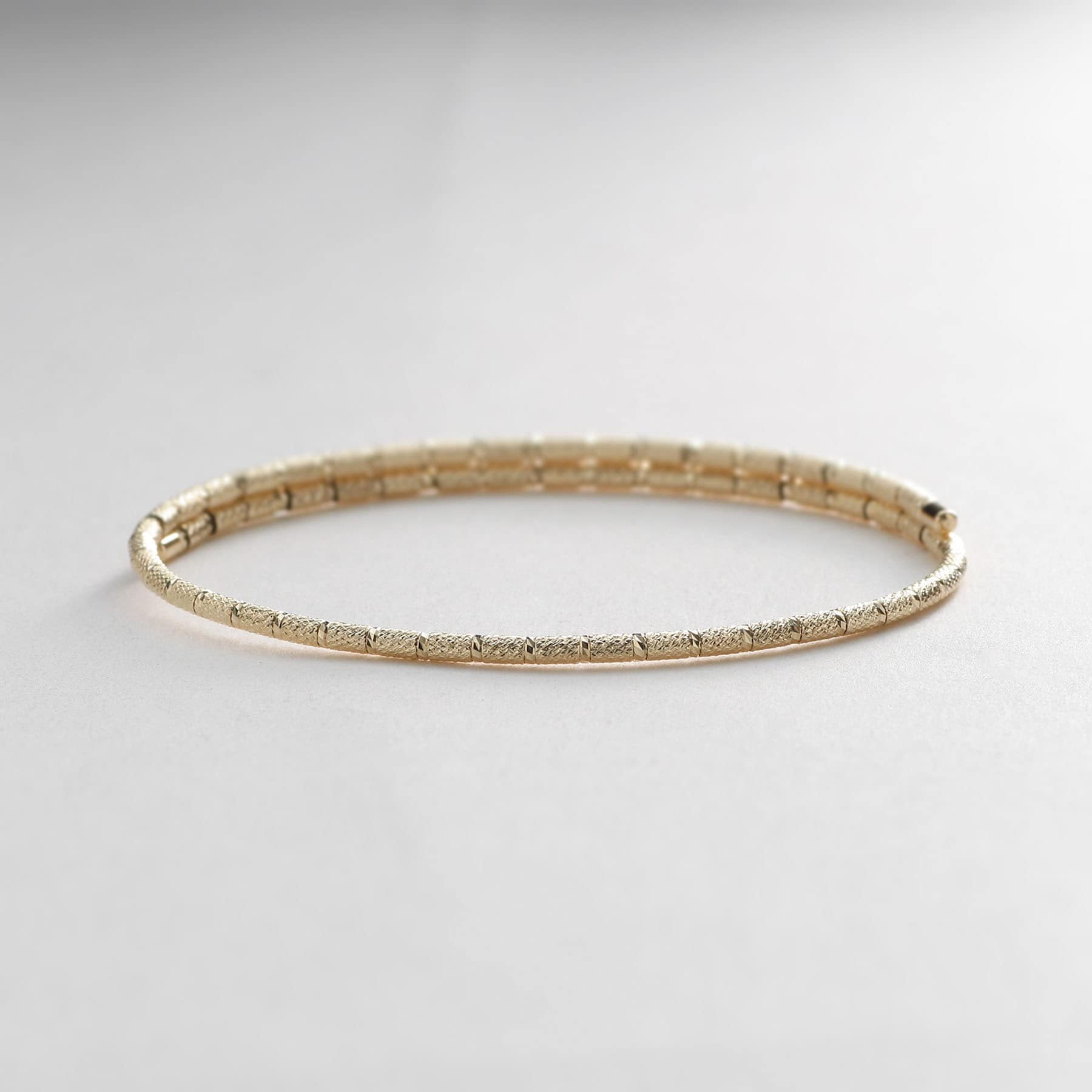 ココシュニック COCOSHNIK K10テクスチャーボール マグネットバングル イエローゴールド(100)