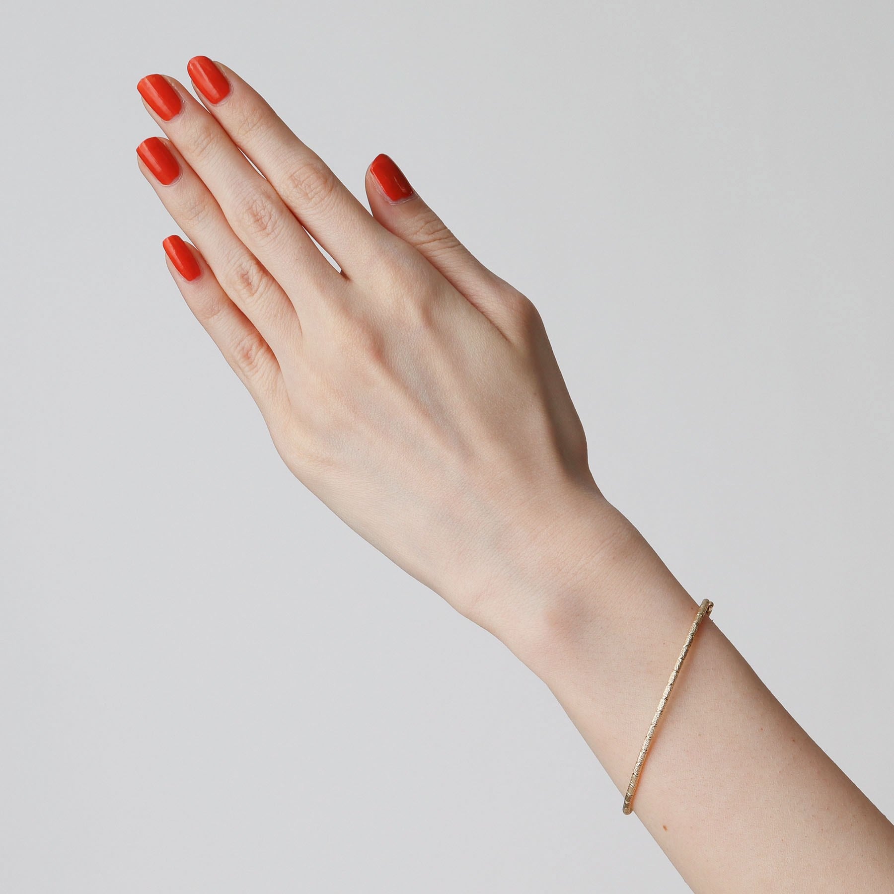 ココシュニック COCOSHNIK K10テクスチャーボール マグネットバングル イエローゴールド(100)