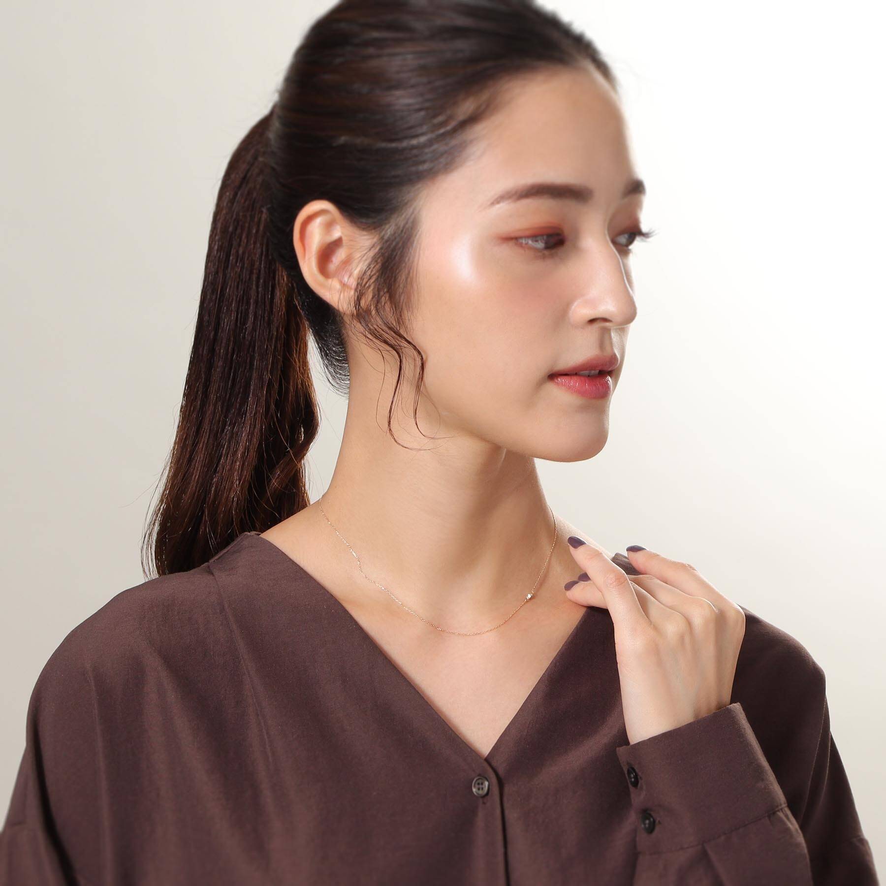 ココシュニック COCOSHNIK K10ダイヤモンド爪留め アシンメトリーネックレス イエローゴールド(104)