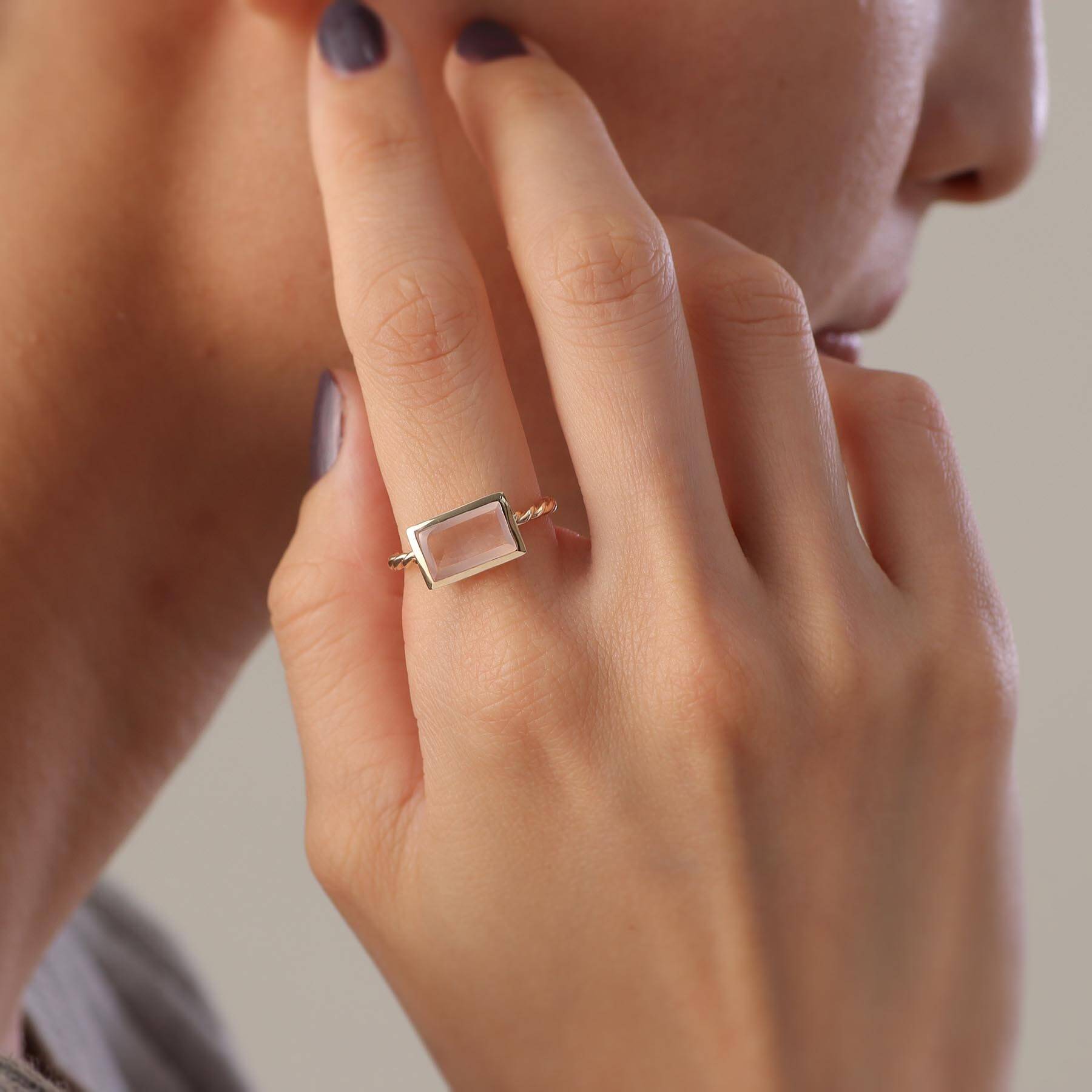 ココシュニック COCOSHNIK K10ローズクォーツ バフトップカット リング イエローゴールド(117)