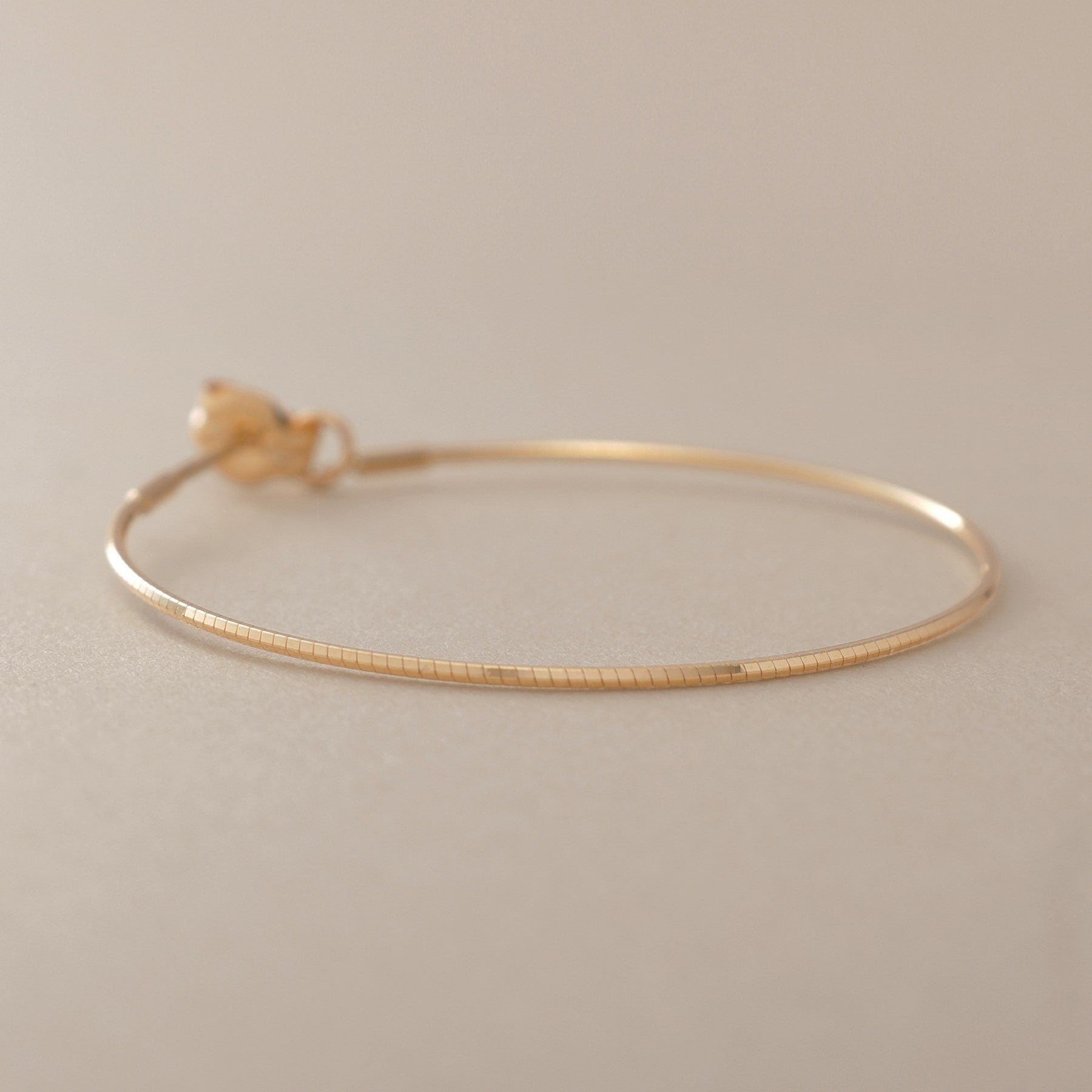 ココシュニック COCOSHNIK K18オメガチェーン フープピアス中 (イエローゴールド(100)) イエローゴールド(100)