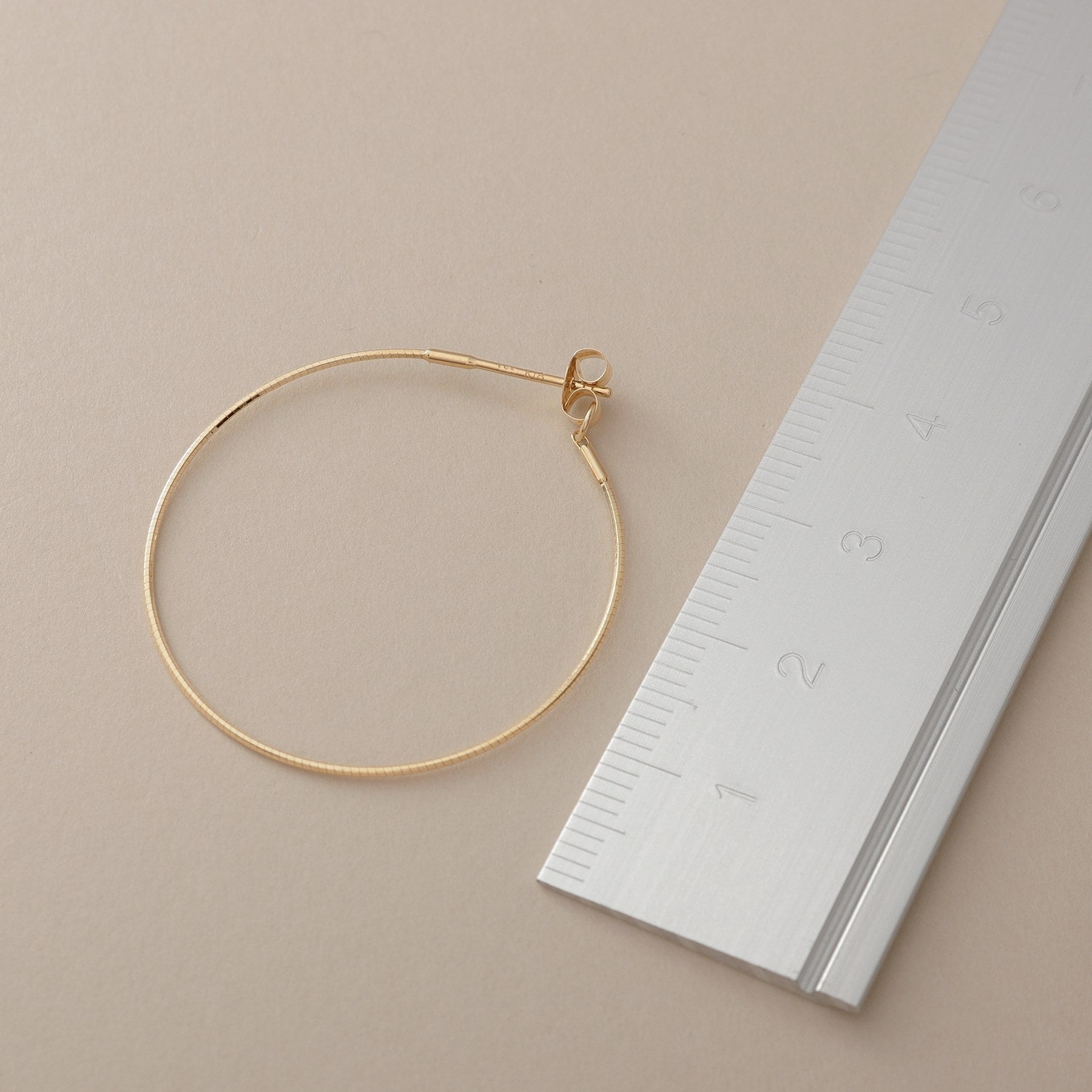 ココシュニック COCOSHNIK K18オメガチェーン フープピアス中 (イエローゴールド(100)) イエローゴールド(100)