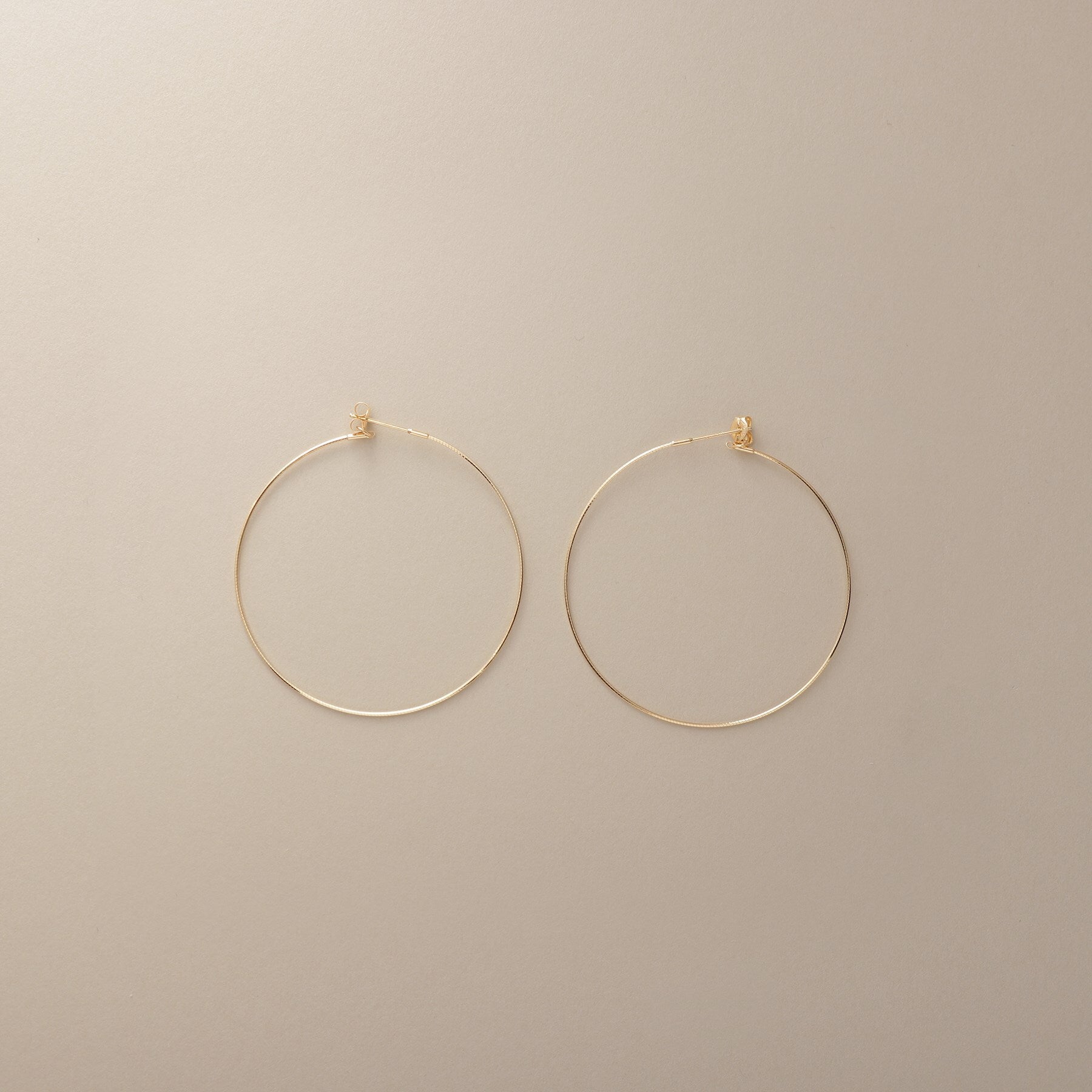 ココシュニック COCOSHNIK K18オメガチェーン フープピアス大 (イエローゴールド(100)) イエローゴールド(100)