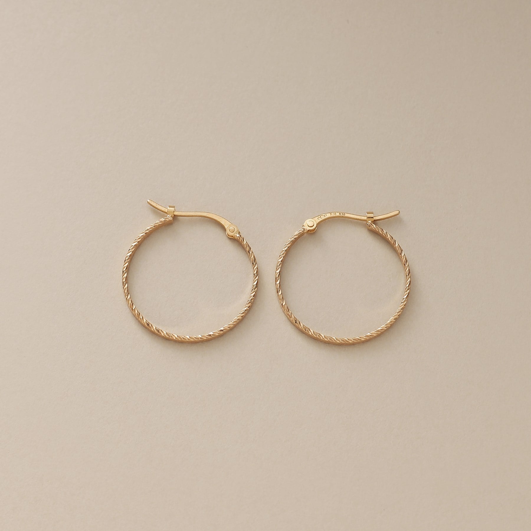 ココシュニック COCOSHNIK K10サイドカット フープピアス小 (イエローゴールド(100)) イエローゴールド(100)