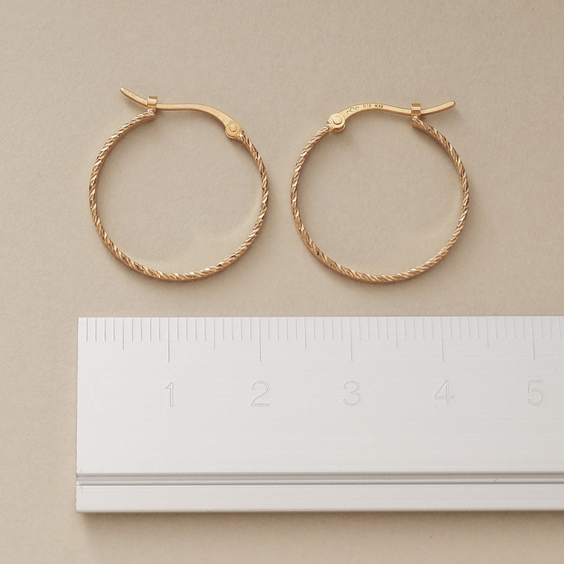 ココシュニック COCOSHNIK K10サイドカット フープピアス小 (イエローゴールド(100)) イエローゴールド(100)