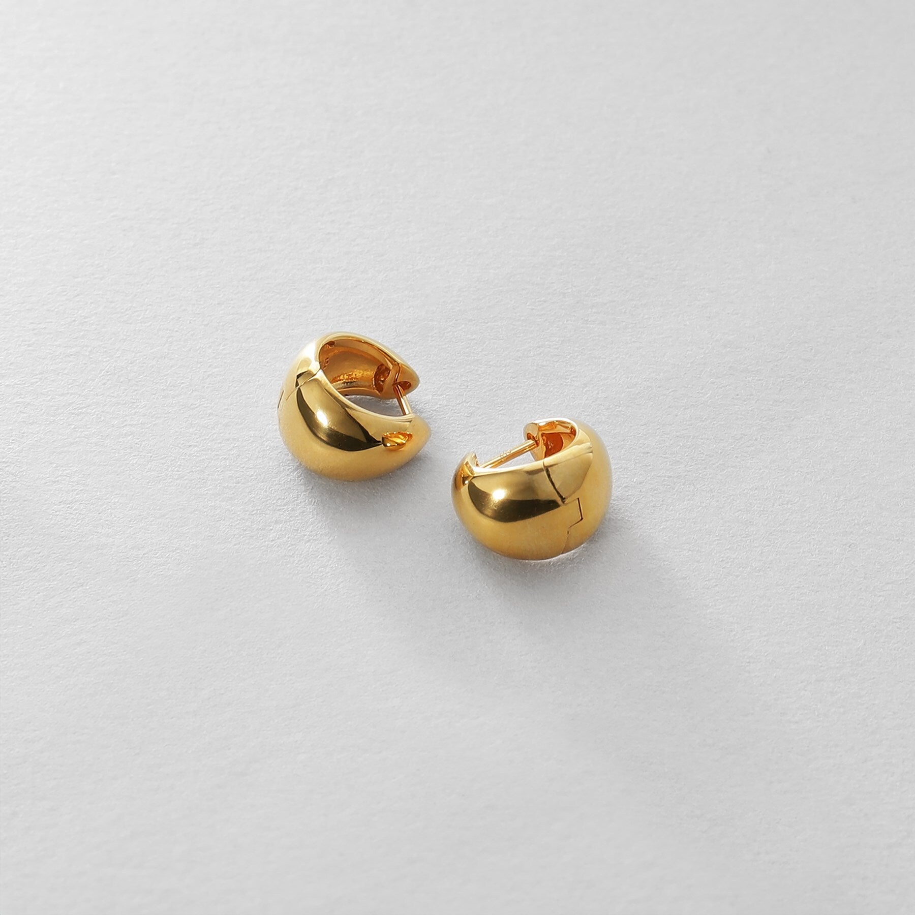 ココシュニック オンキッチュ COCOSHNIK ONKITSCH シルバー ハギーフープ ポインテッドワイドピアス GP (ゴールド(600)) ゴールド(600)