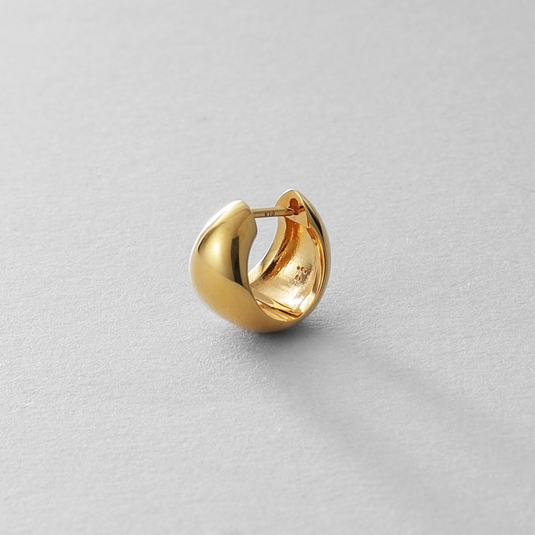 ココシュニック オンキッチュ COCOSHNIK ONKITSCH シルバー ハギーフープ ポインテッドワイドピアス GP (ゴールド(600)) ゴールド(600)