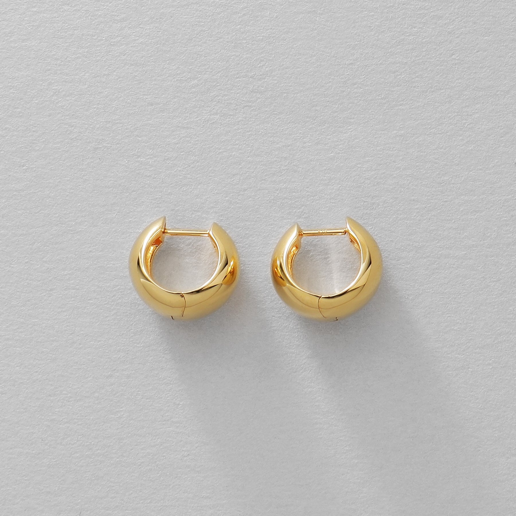 ココシュニック オンキッチュ COCOSHNIK ONKITSCH シルバー ハギーフープ ポインテッドワイドピアス GP (ゴールド(600)) ゴールド(600)