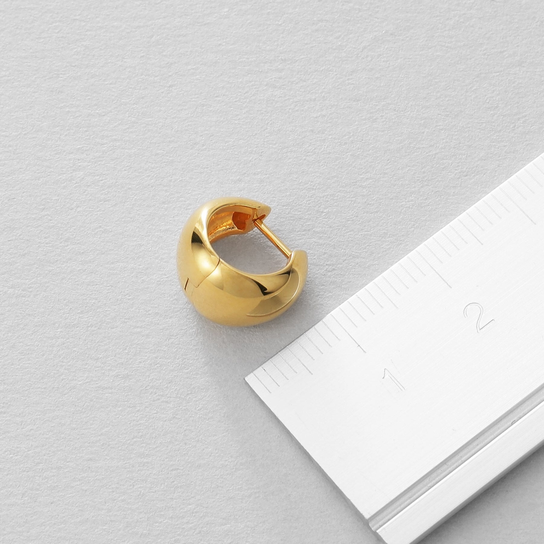 ココシュニック オンキッチュ COCOSHNIK ONKITSCH シルバー ハギーフープ ポインテッドワイドピアス GP (ゴールド(600)) ゴールド(600)