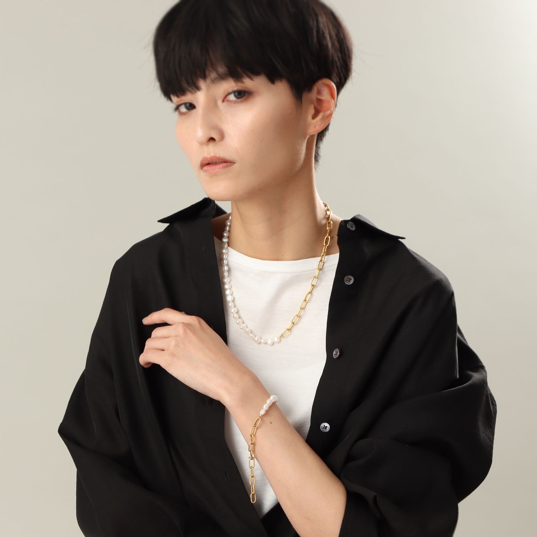 COCOSHNIK ONKITSCH COCOSHNIK ONKITSCH 銀色 巴洛克珍珠 鏈混合 手環L GP