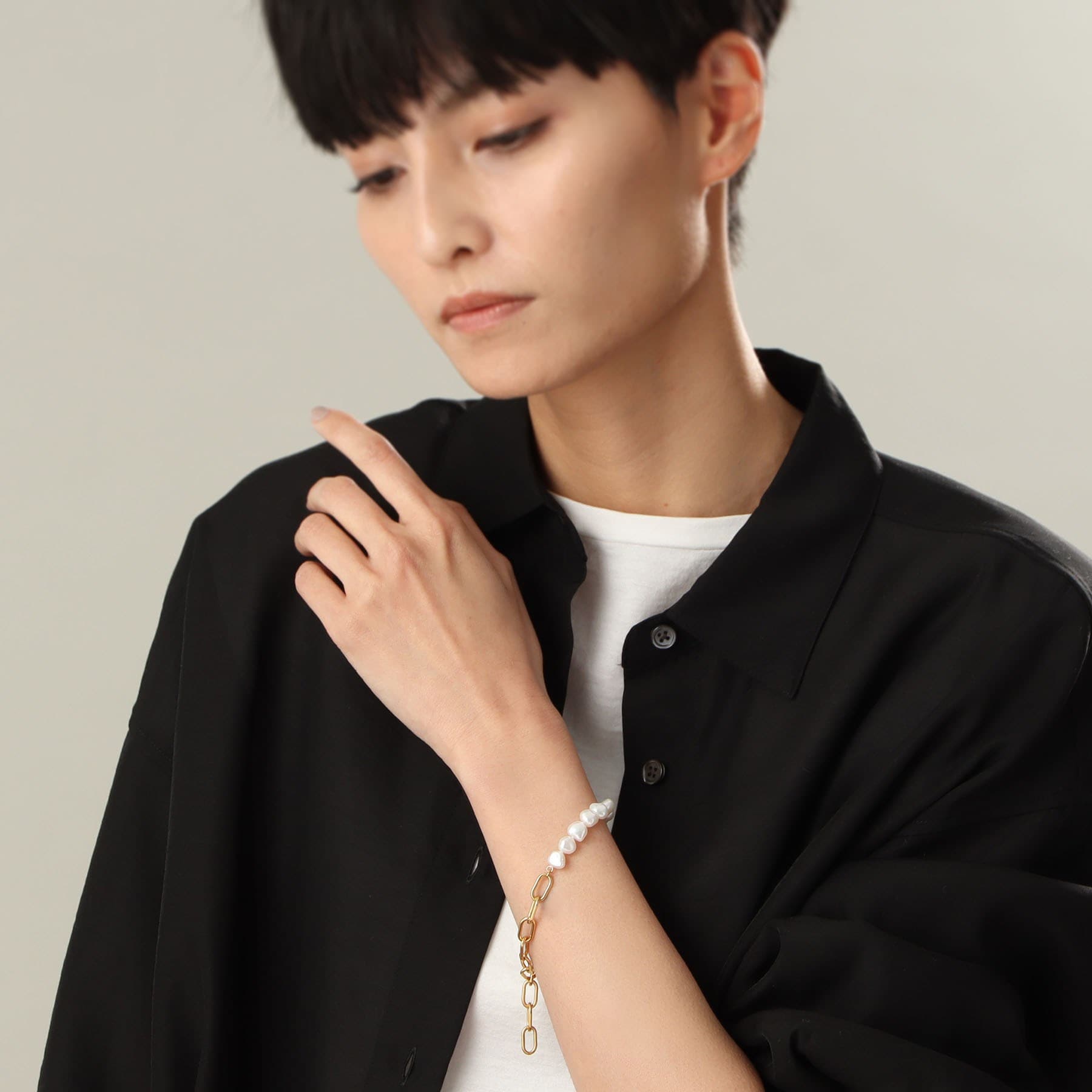 COCOSHNIK ONKITSCH COCOSHNIK ONKITSCH 銀色 巴洛克珍珠 鏈混合 手環L GP