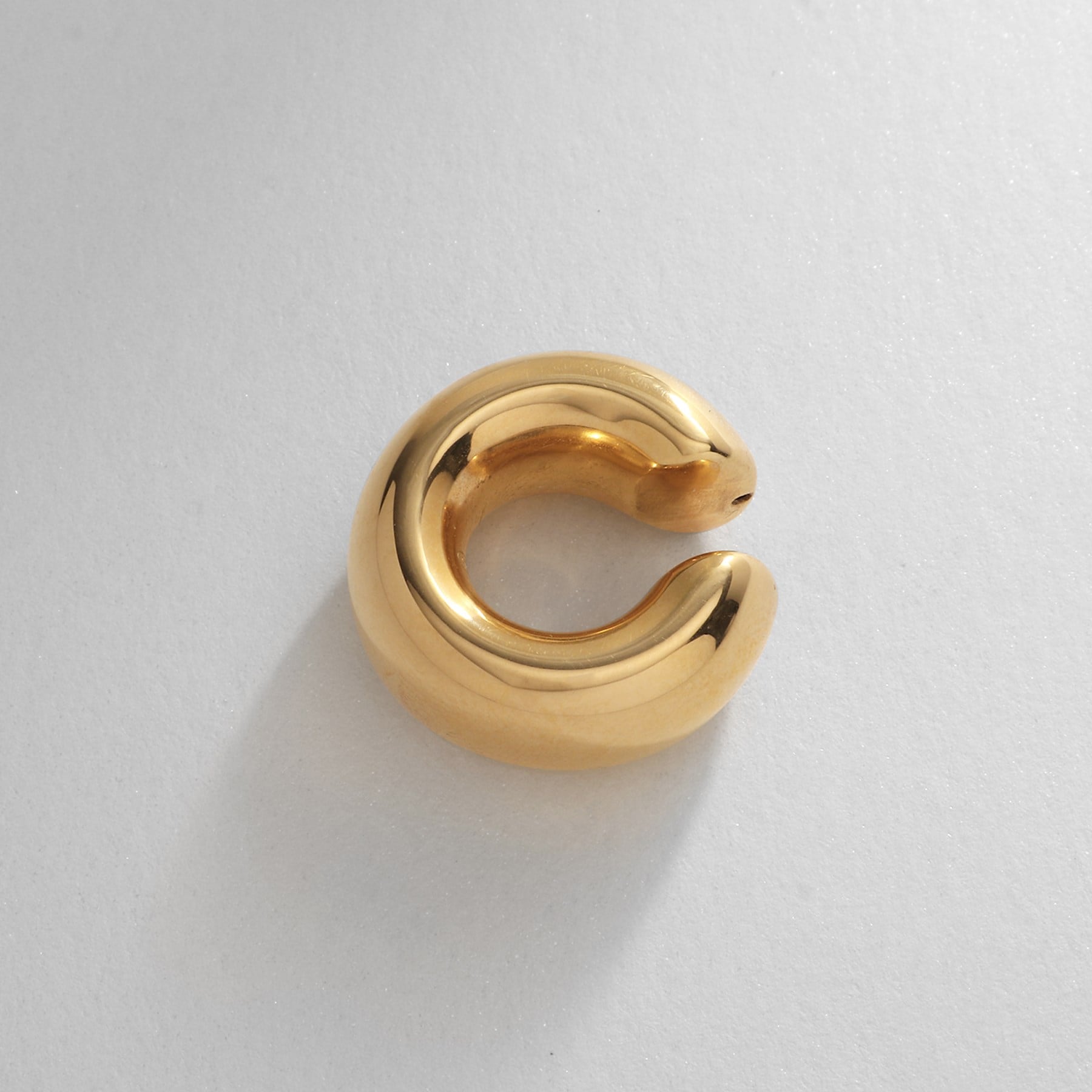 ココシュニック オンキッチュ COCOSHNIK ONKITSCH シルバー ホロウイヤーカフ ワイドフープ GP ゴールド(600)