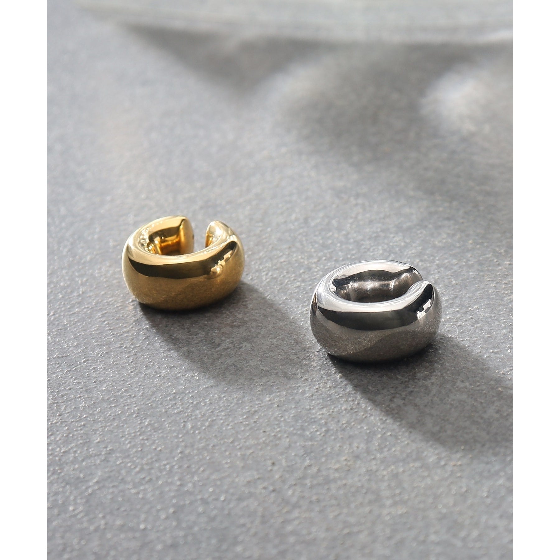 ココシュニック オンキッチュ COCOSHNIK ONKITSCH シルバー ホロウイヤーカフ ワイドフープ GP ゴールド(600)