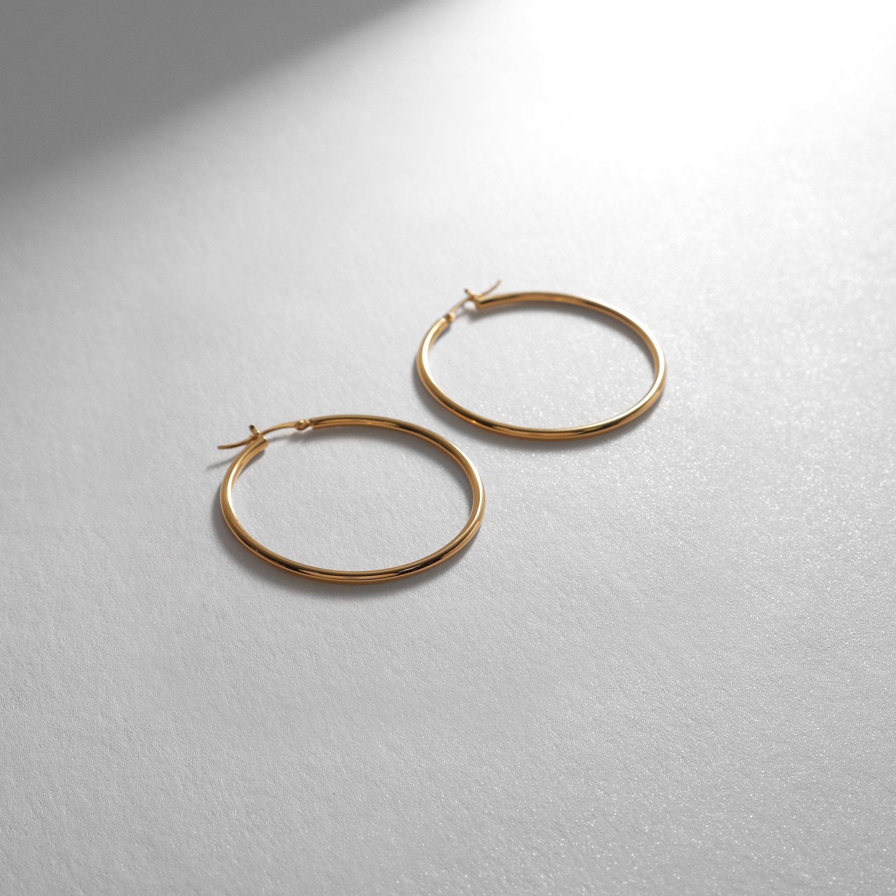 ココシュニック オンキッチュ COCOSHNIK ONKITSCH シルバー ソリッドフープピアスL GP ゴールド(600)