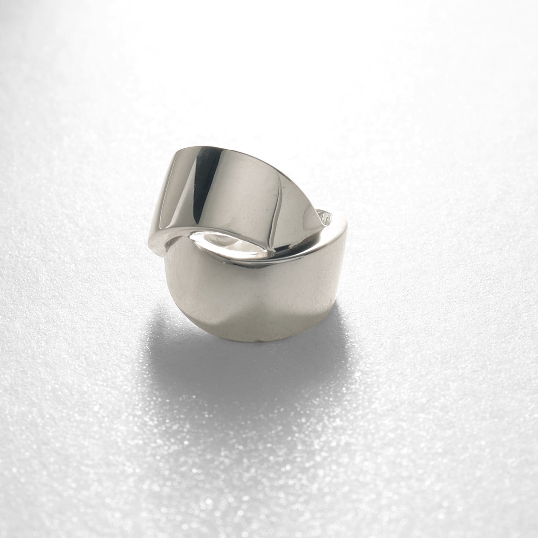 ココシュニック オンキッチュ COCOSHNIK ONKITSCH シルバー フォールディングピアス オーバーラップ クリスタル/透明(600)