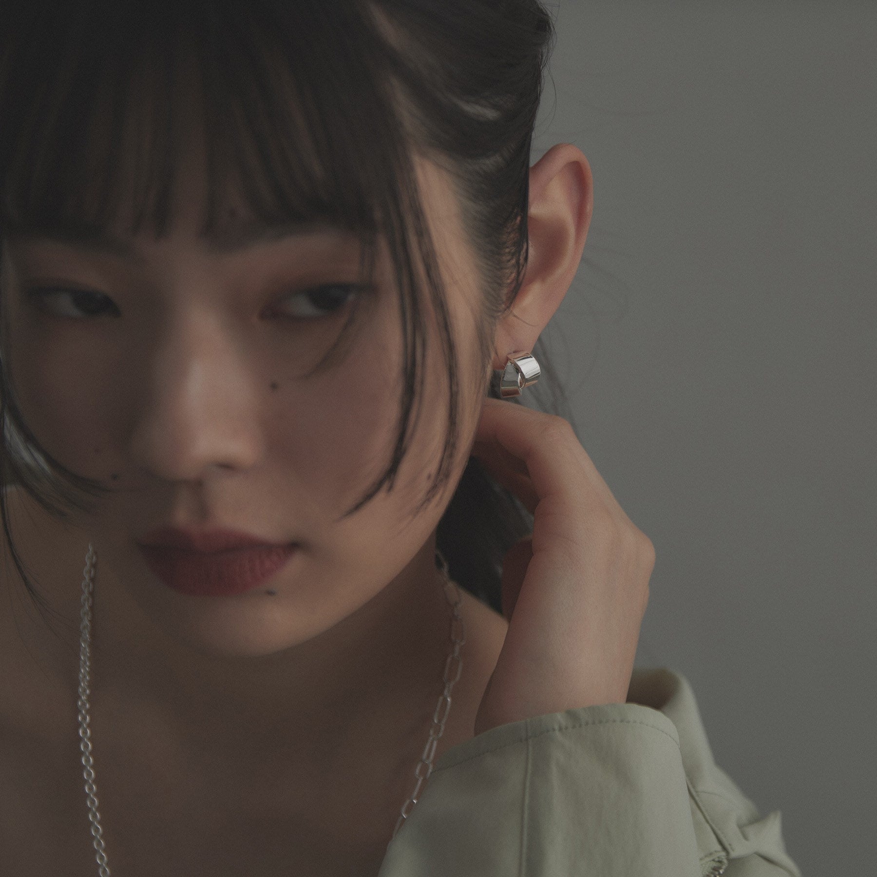 ココシュニック オンキッチュ COCOSHNIK ONKITSCH シルバー フォールディングピアス オーバーラップ クリスタル/透明(600)