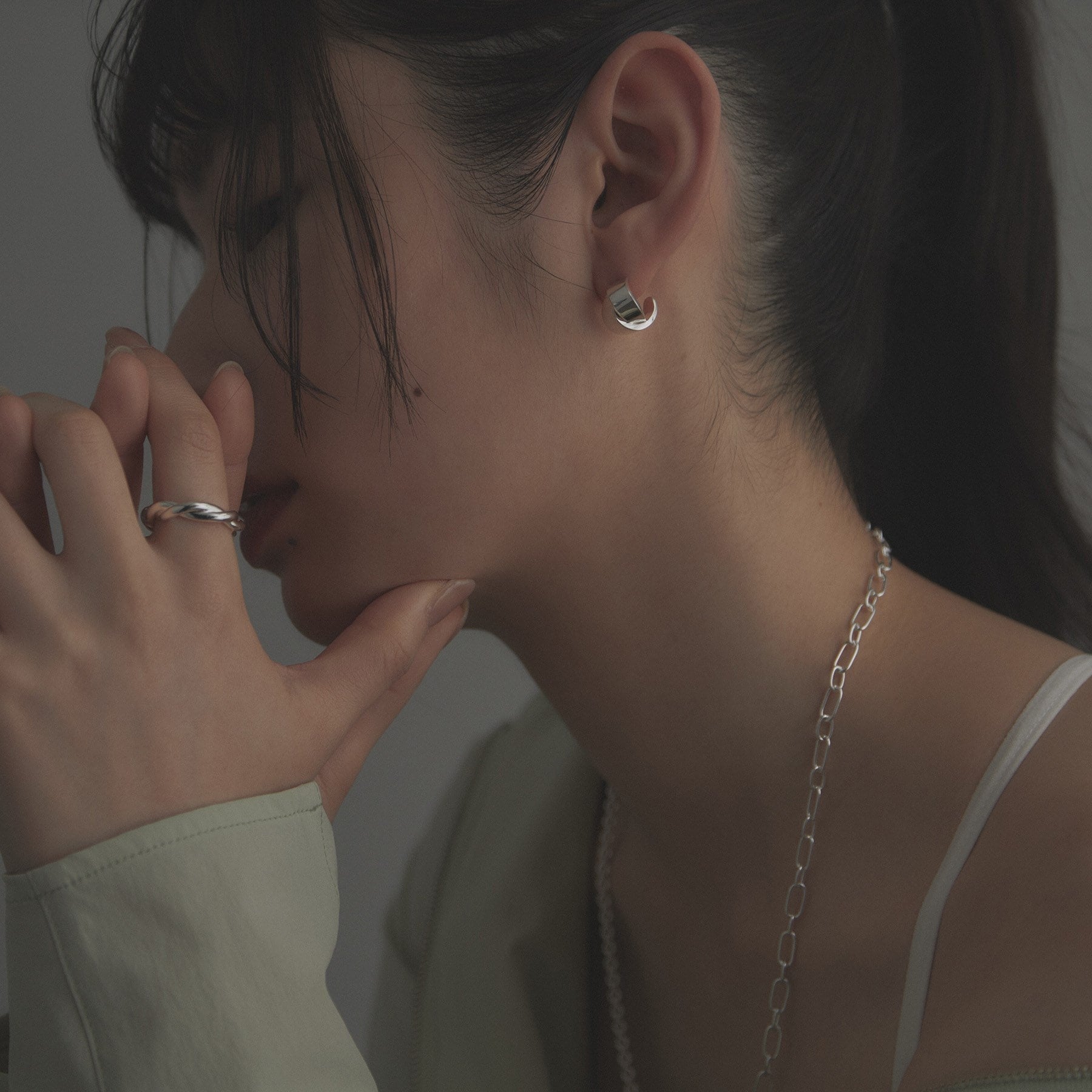 ココシュニック オンキッチュ COCOSHNIK ONKITSCH シルバー フォールディングピアス オーバーラップ クリスタル/透明(600)