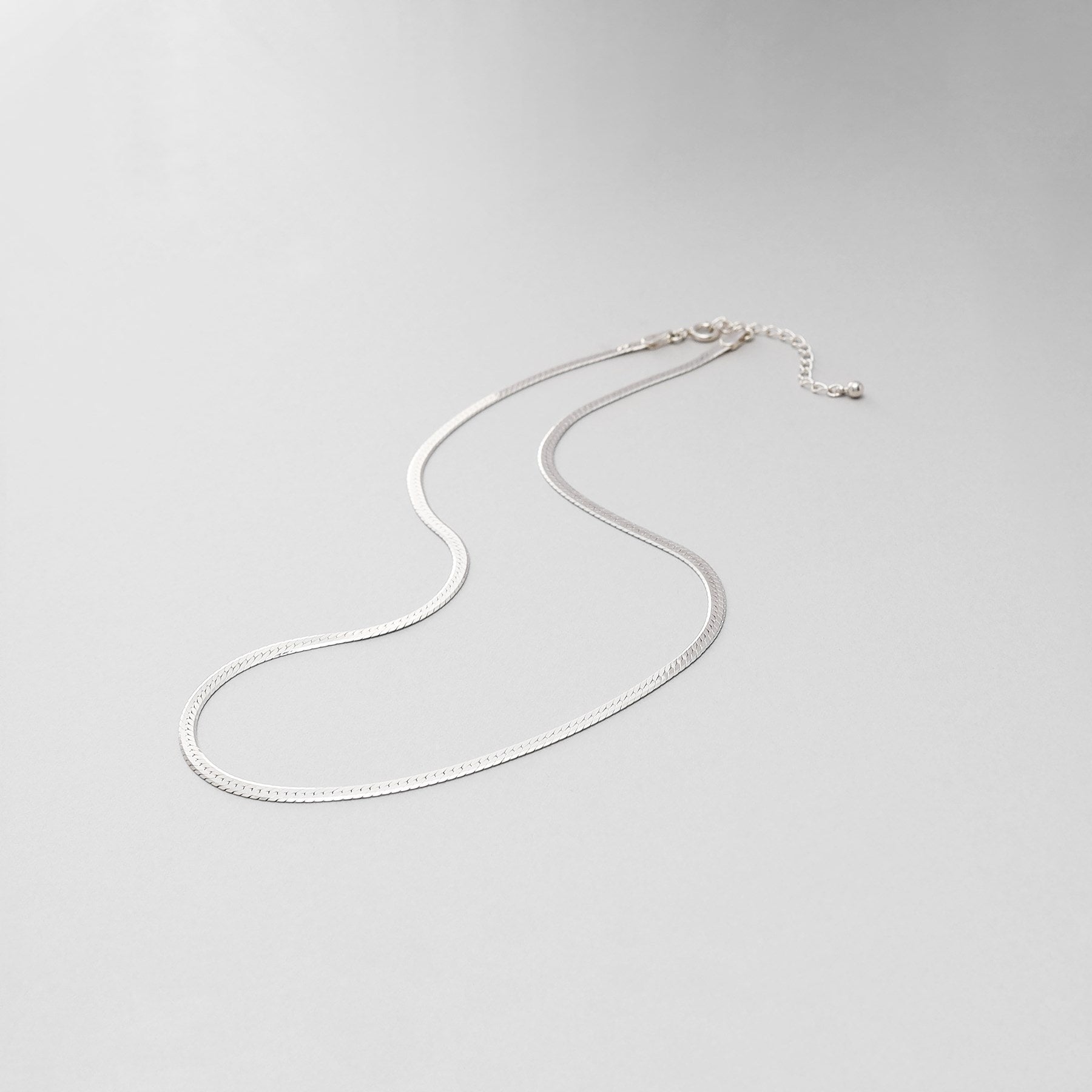 ココシュニック オンキッチュ COCOSHNIK ONKITSCH シルバー デザインチェーン フラットスネークネックレスM (シルバー(600)) シルバー(600)