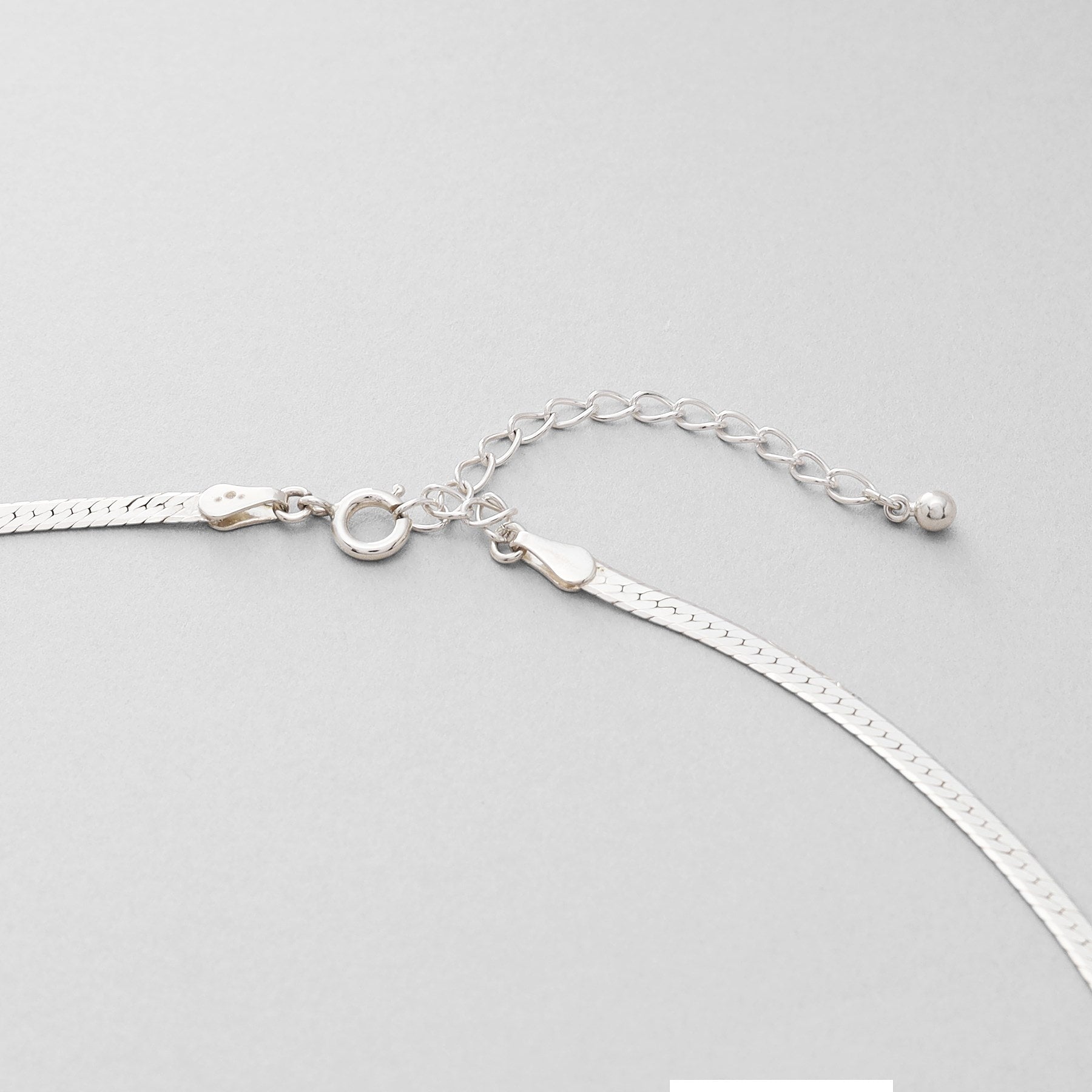 ココシュニック オンキッチュ COCOSHNIK ONKITSCH シルバー デザインチェーン フラットスネークネックレスM (シルバー(600)) シルバー(600)