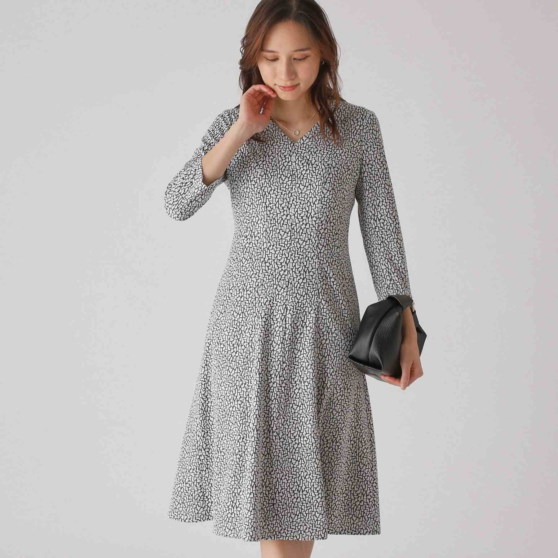 クードシャンス COUP DE CHANCE 【洗える/日本製/ジオメ柄】拘りの美シルエット!大人のフィット&フレアワンピース (グレージュ(450)) グレージュ(450)