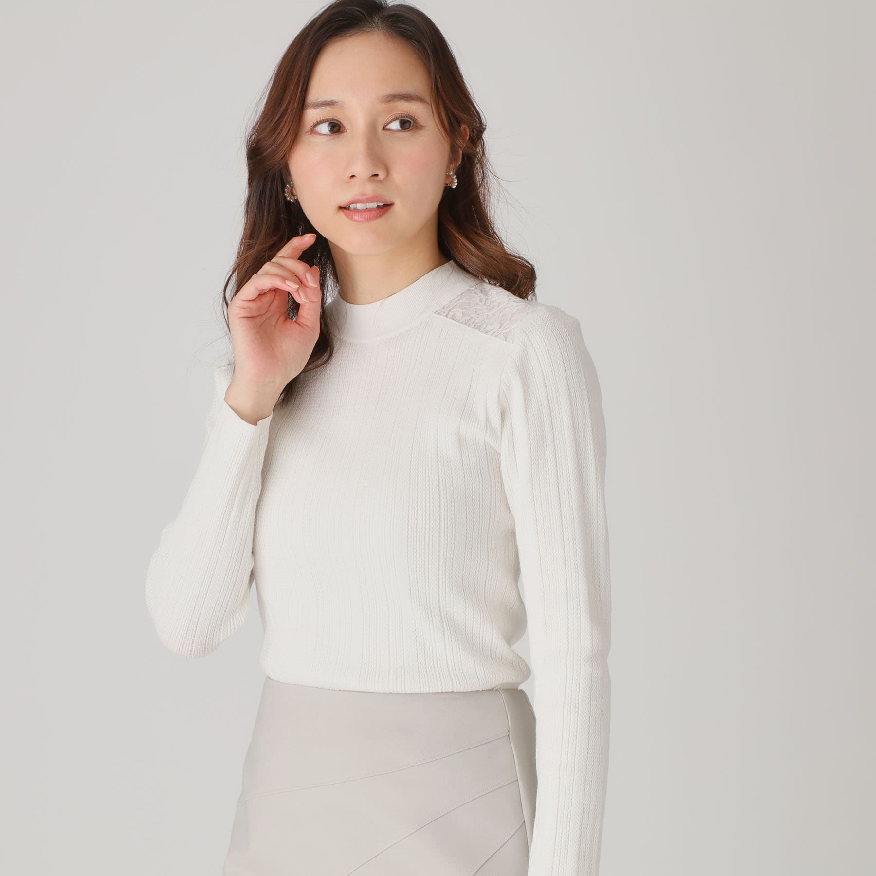 COUP DE CHANCE COUP DE CHANCE 【Washable】 Delicate lace creates a feminine look in this knit top.